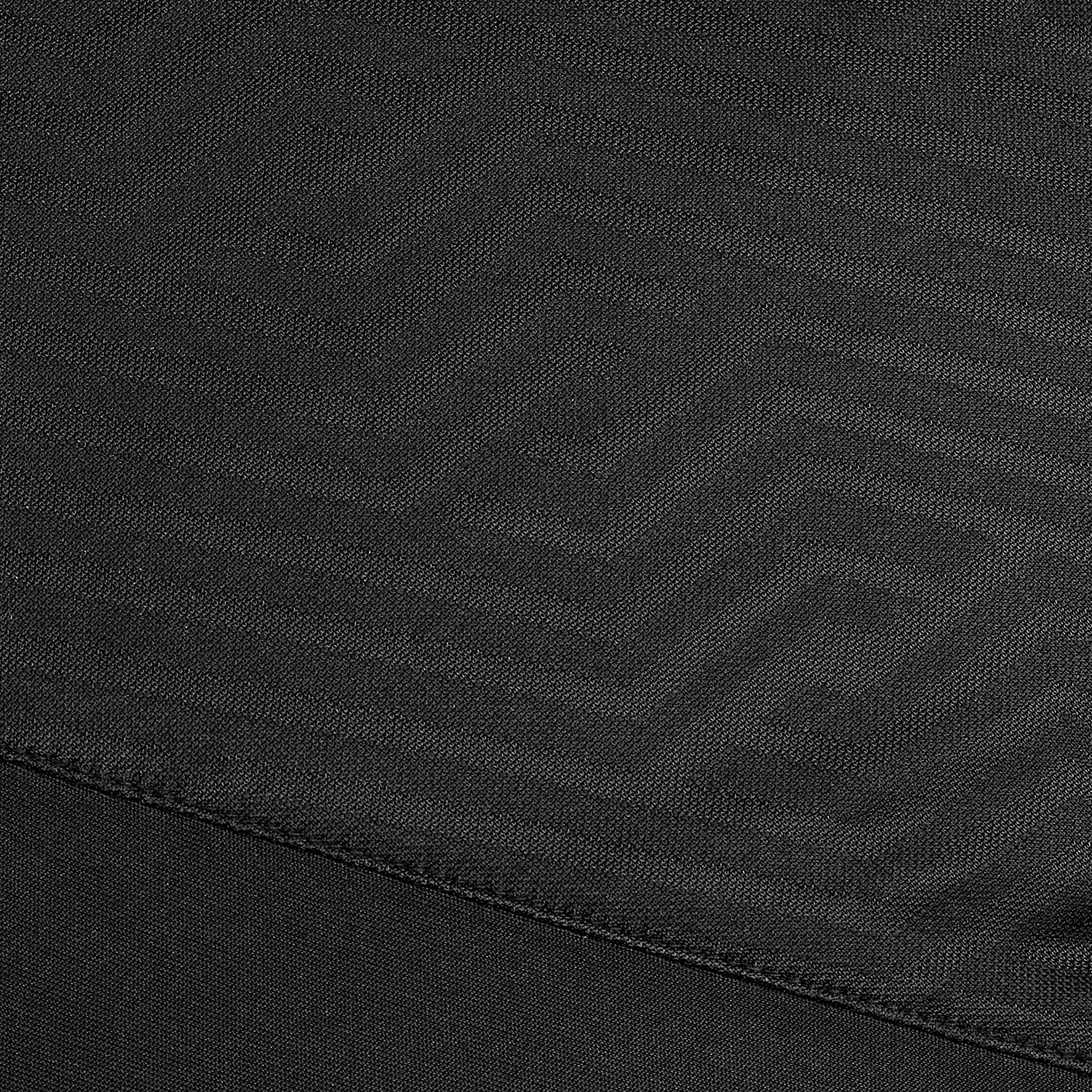 Nærbilde av sort Player shirt S/S Monaco v24, Match & Training wear, med fin teksturert stoffdetalj.