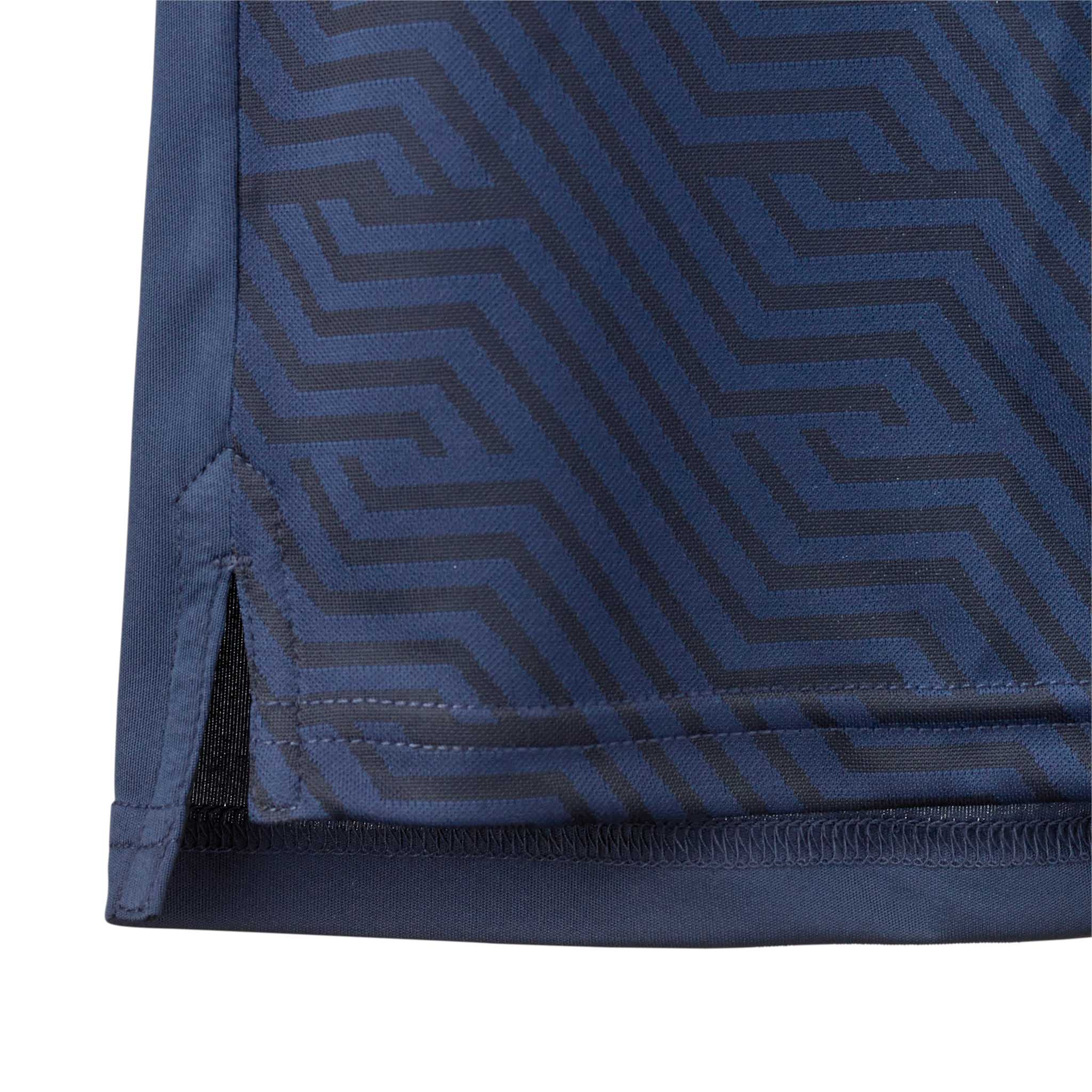 Nærbilde av Player shirt S/S Monaco v24, marineblå fotball Match & Training wear med geometrisk mønster og sidesøm