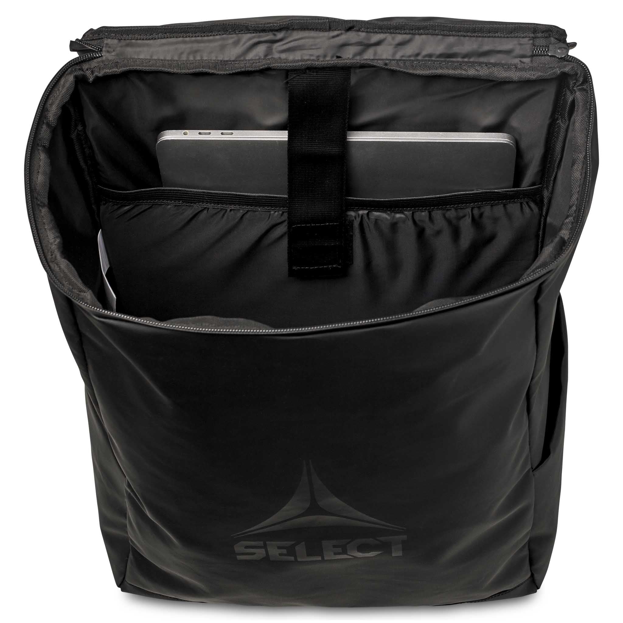 Svart Backpack all-weather v25 sportsbag, sett forfra, åpen med laptoprom.
