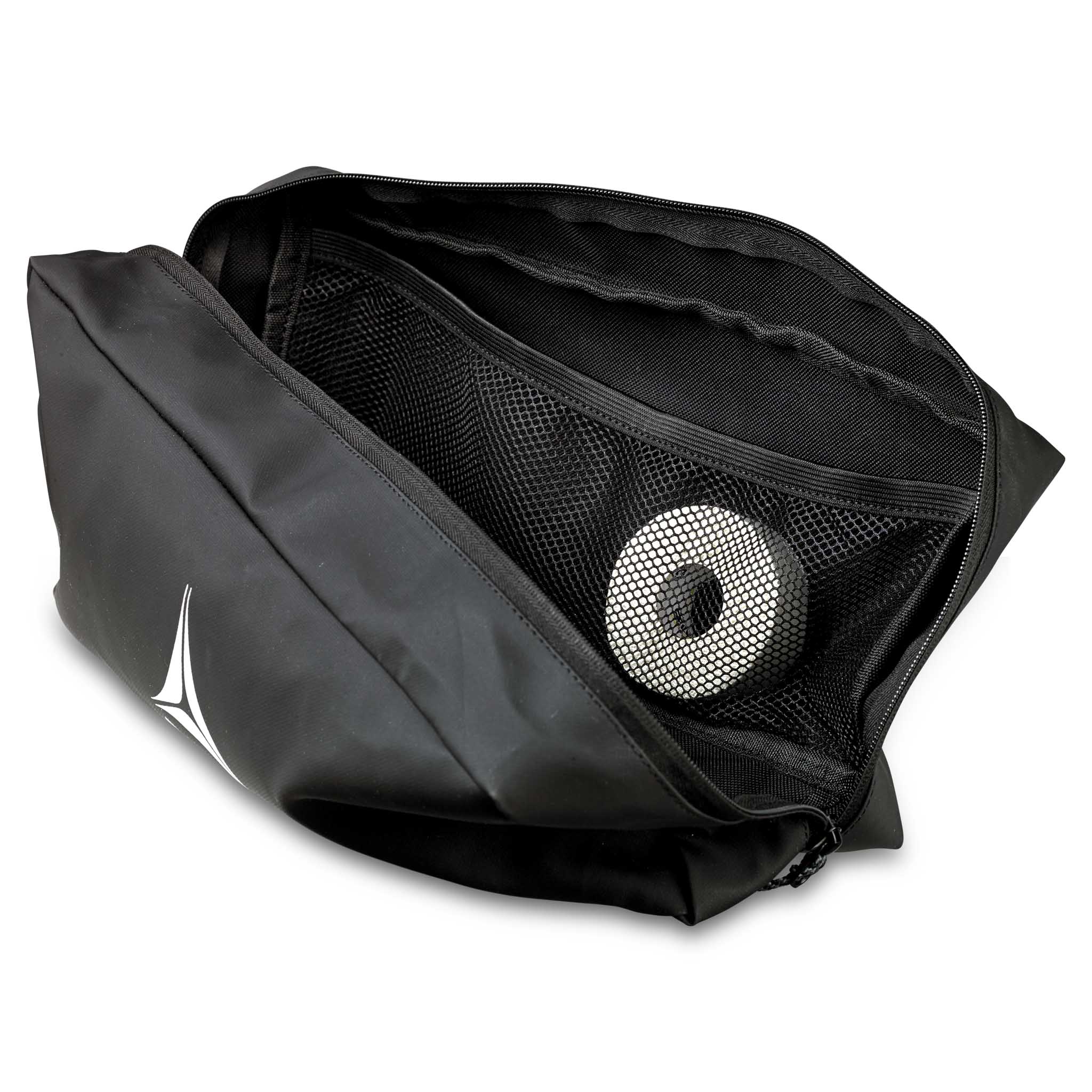 Nærbilde av svart Glovebag v25 sportsbag med meshlomme, ventilasjonsdetalj og glidelås.