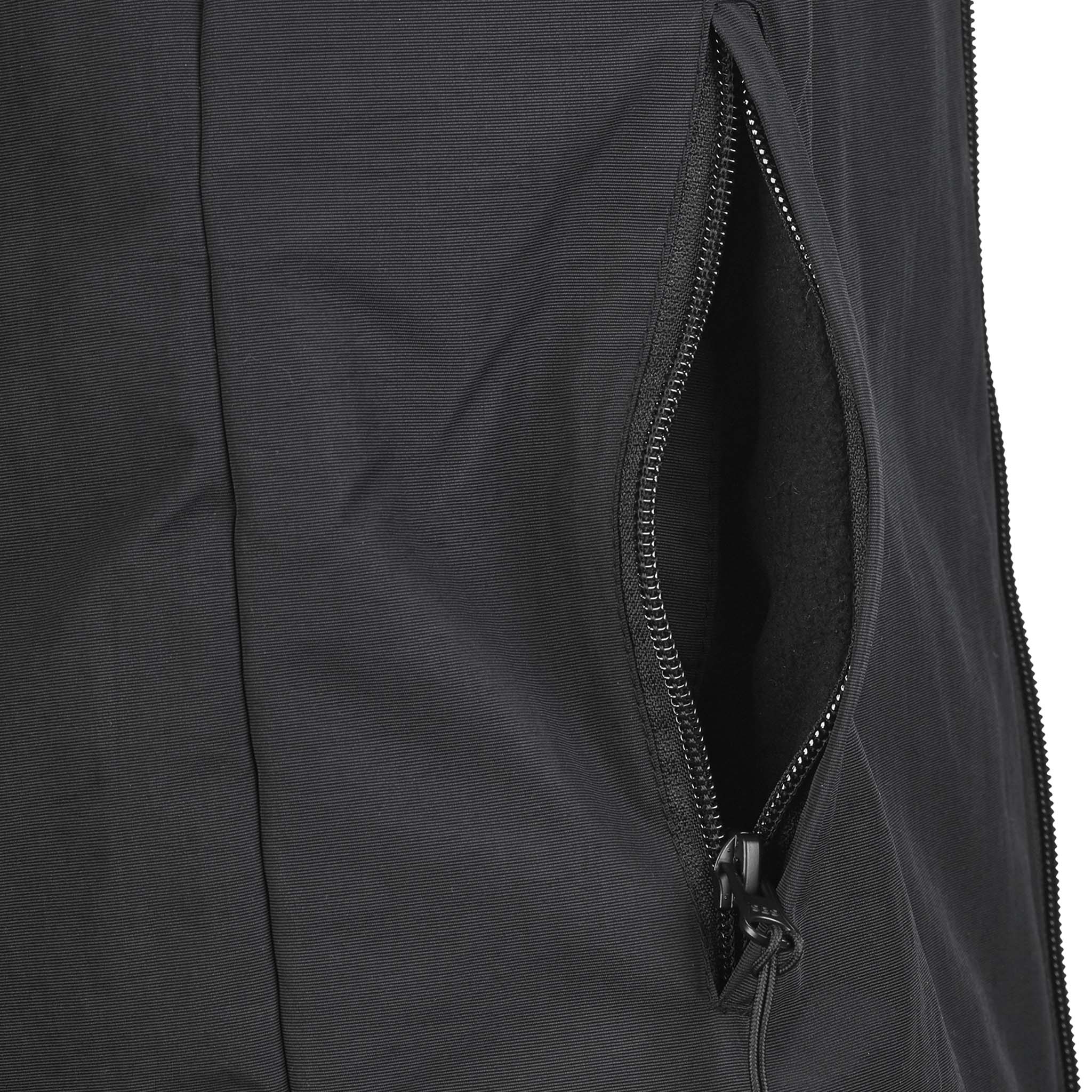 Nærbilde av glidelåslomme på svart Coach jacket Spain v25, Match & Training wear, fotball