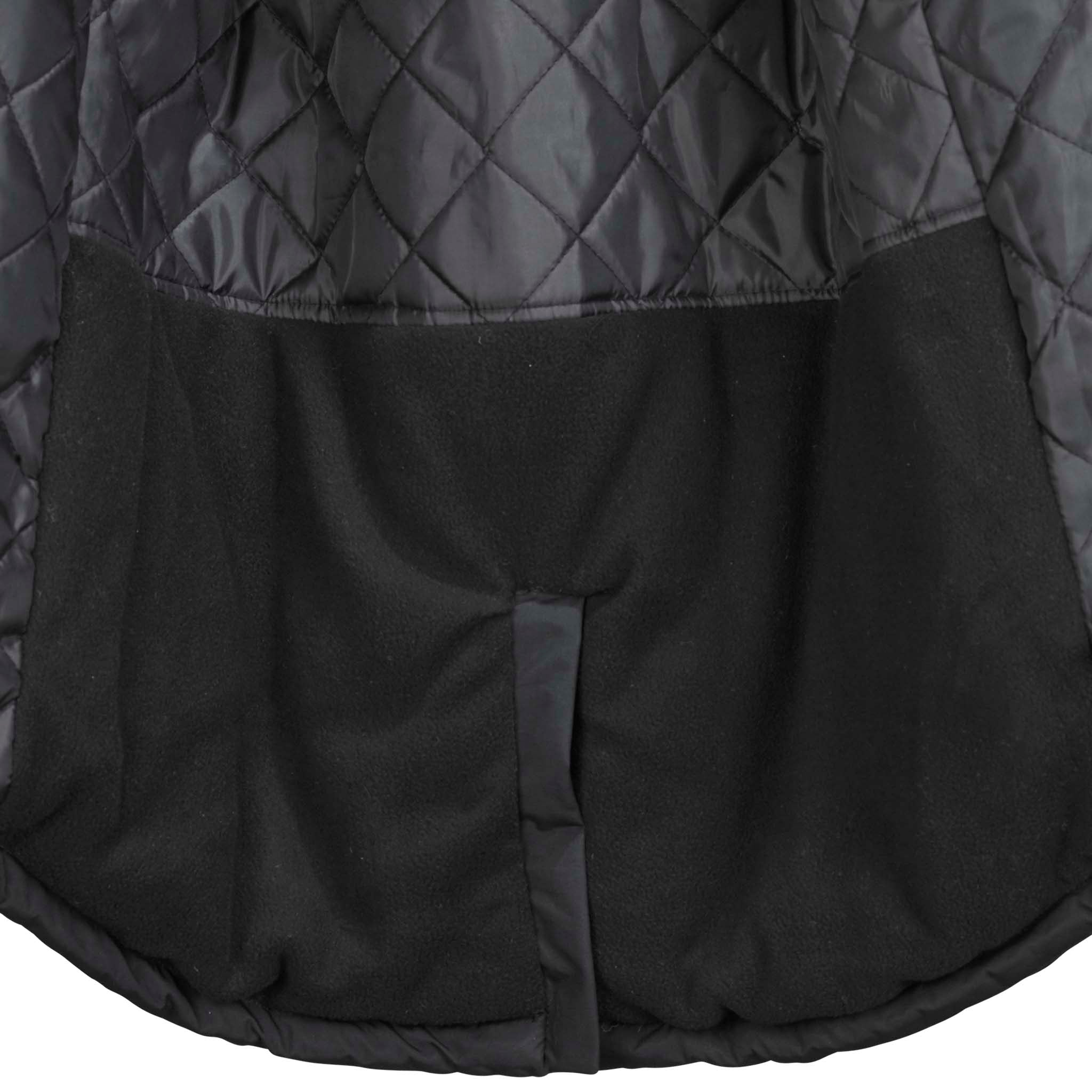 Nærbilde av sort Coach jacket Spain v25, Match & Training wear, med quiltet øvre del og glatt nedre kant med splitt