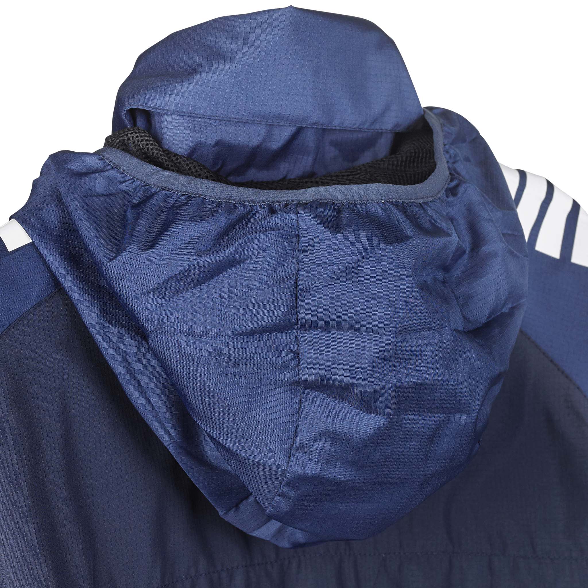 Nærbilde av marineblå hette med hvite striper, Training jacket Spain v25, Match & Training fotballklær