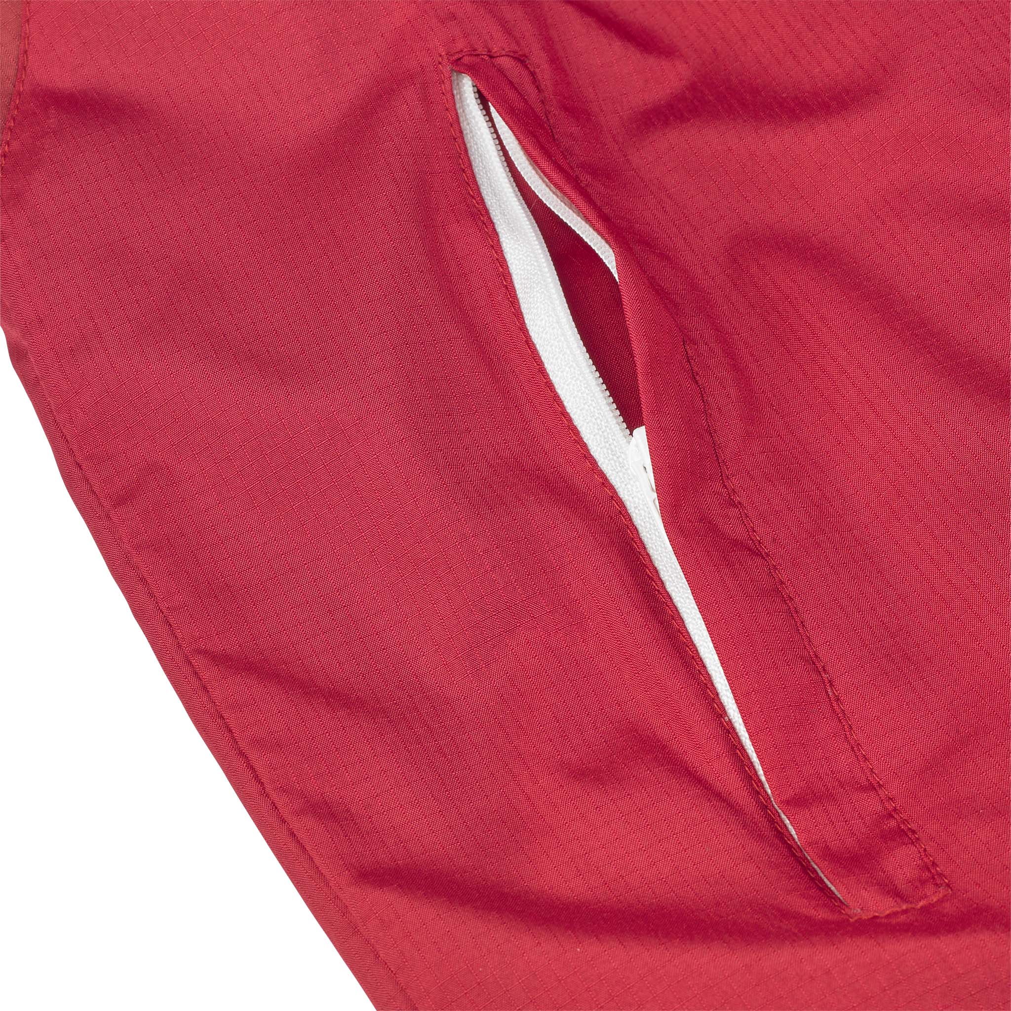 Nærbilde av rød Training jacket Spain v25, Match & Training wear, med hvitforet glidelåslomme