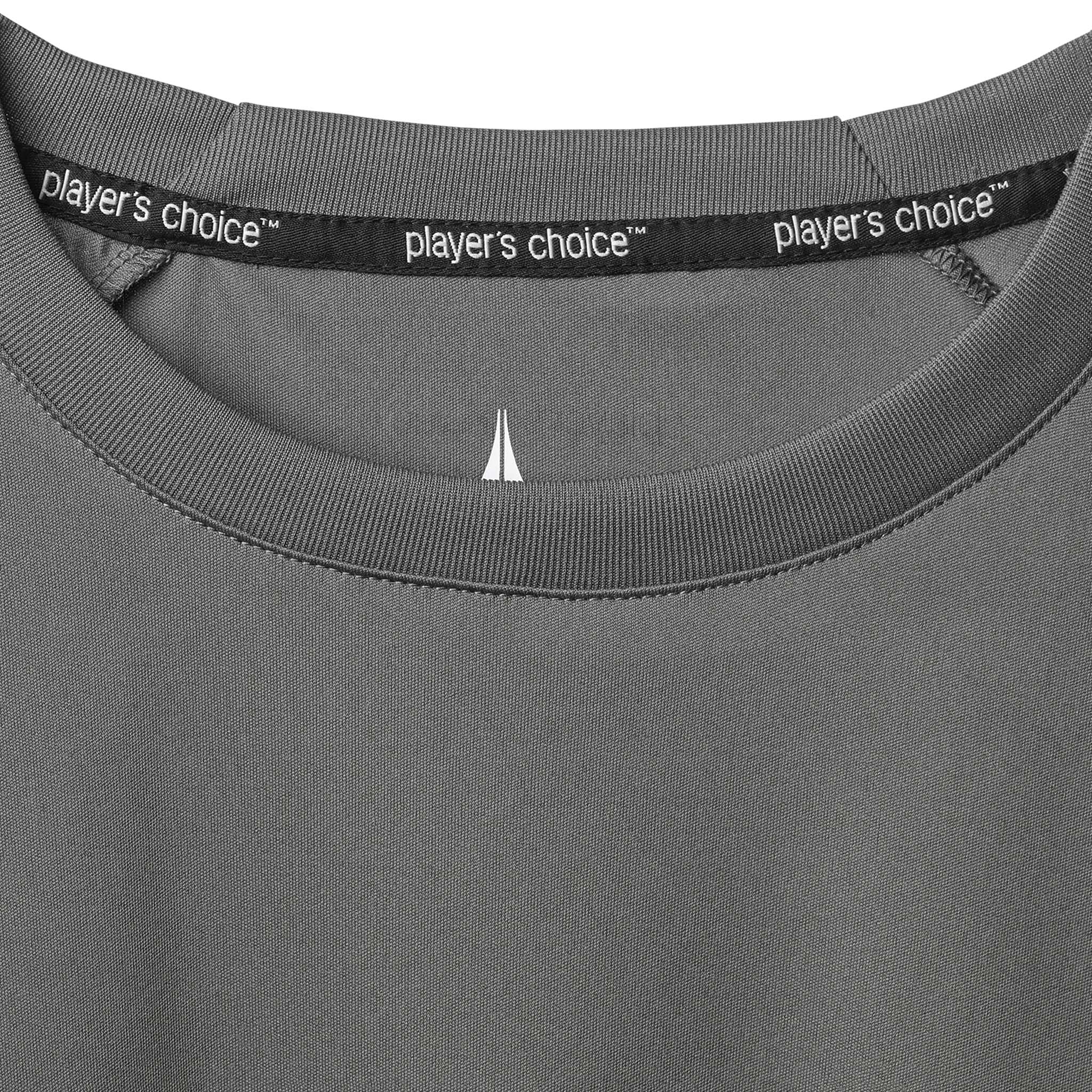 Nærbilde av grå Player shirt L/S Spain v25, Match & Training wear, viser halslinning med svart 'player's choice'-bånd