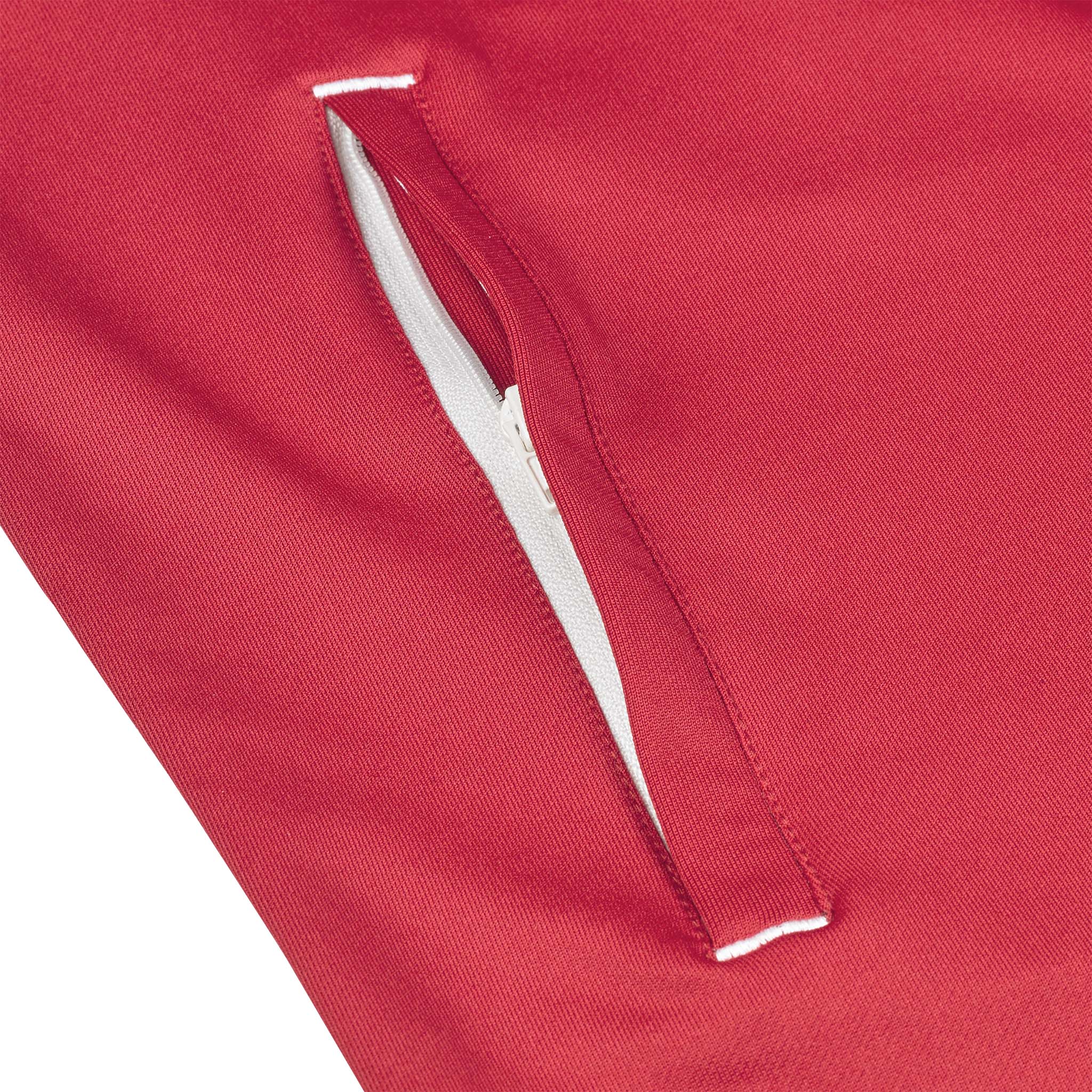 Nærbilde av rød Training zip jacket Spain v25, glidelåslomme med hvit kant, Match & Training wear