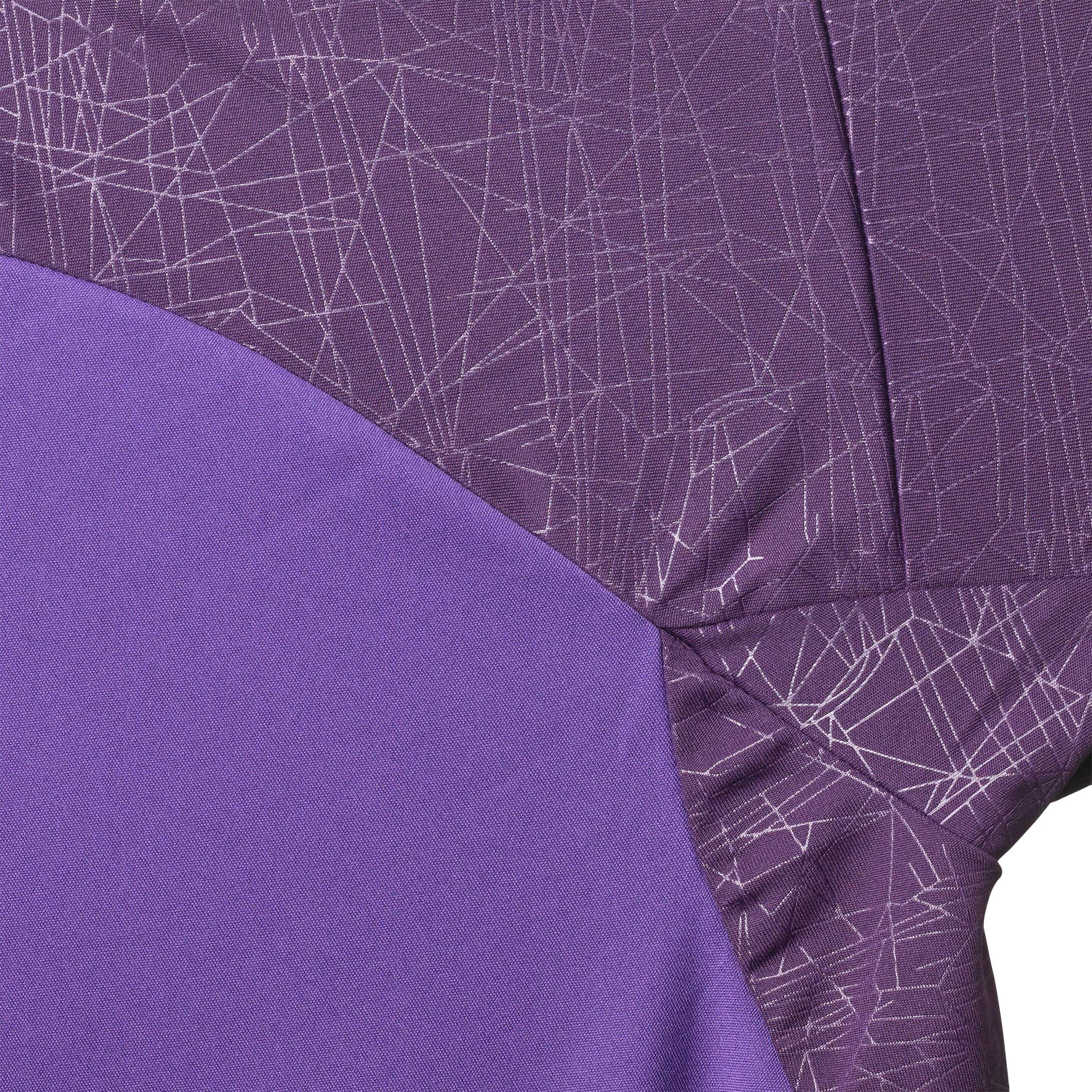 Nærbilde av Player shirt S/S Spain woman v25, Match & Training wear, i lilla med hvitt linjemønster.