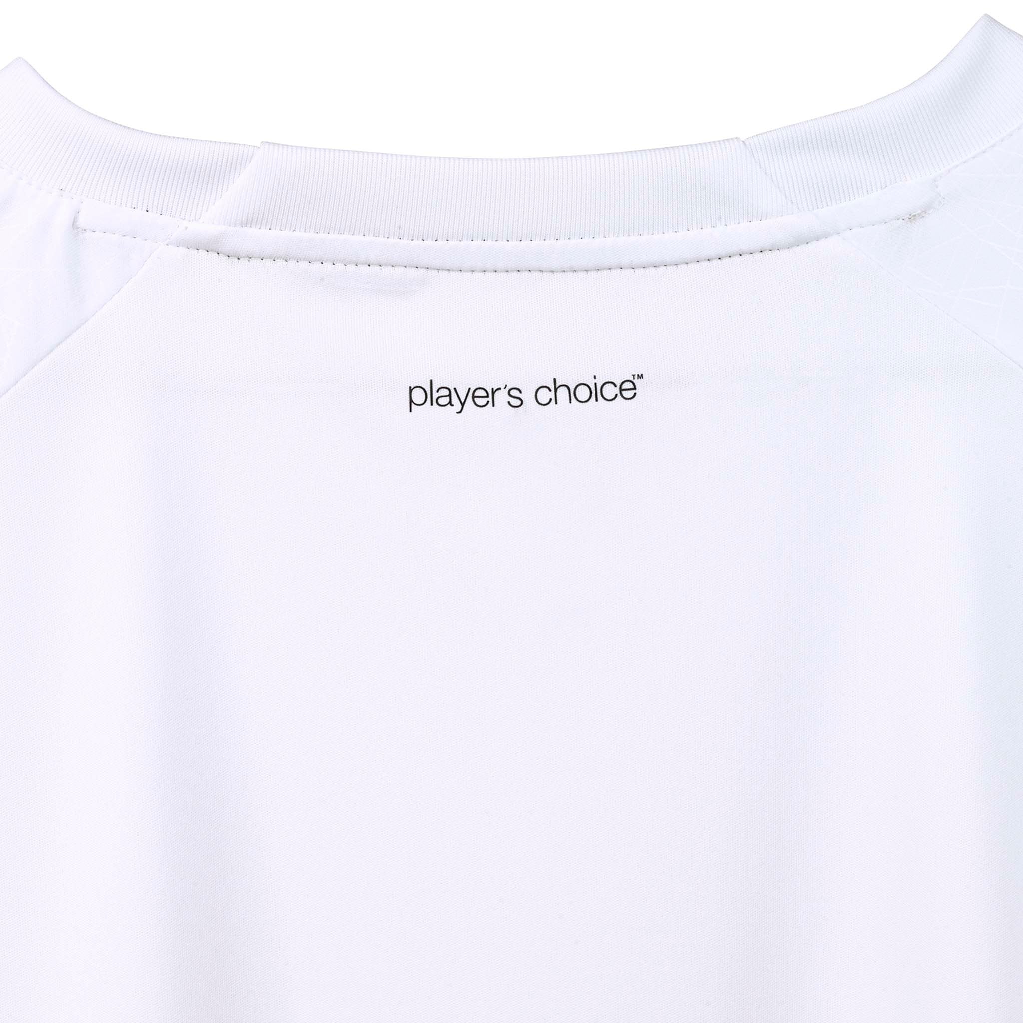 Nærbilde av hvit Player shirt S/S Spain woman v25 fotball Match & Training wear med logotrykk