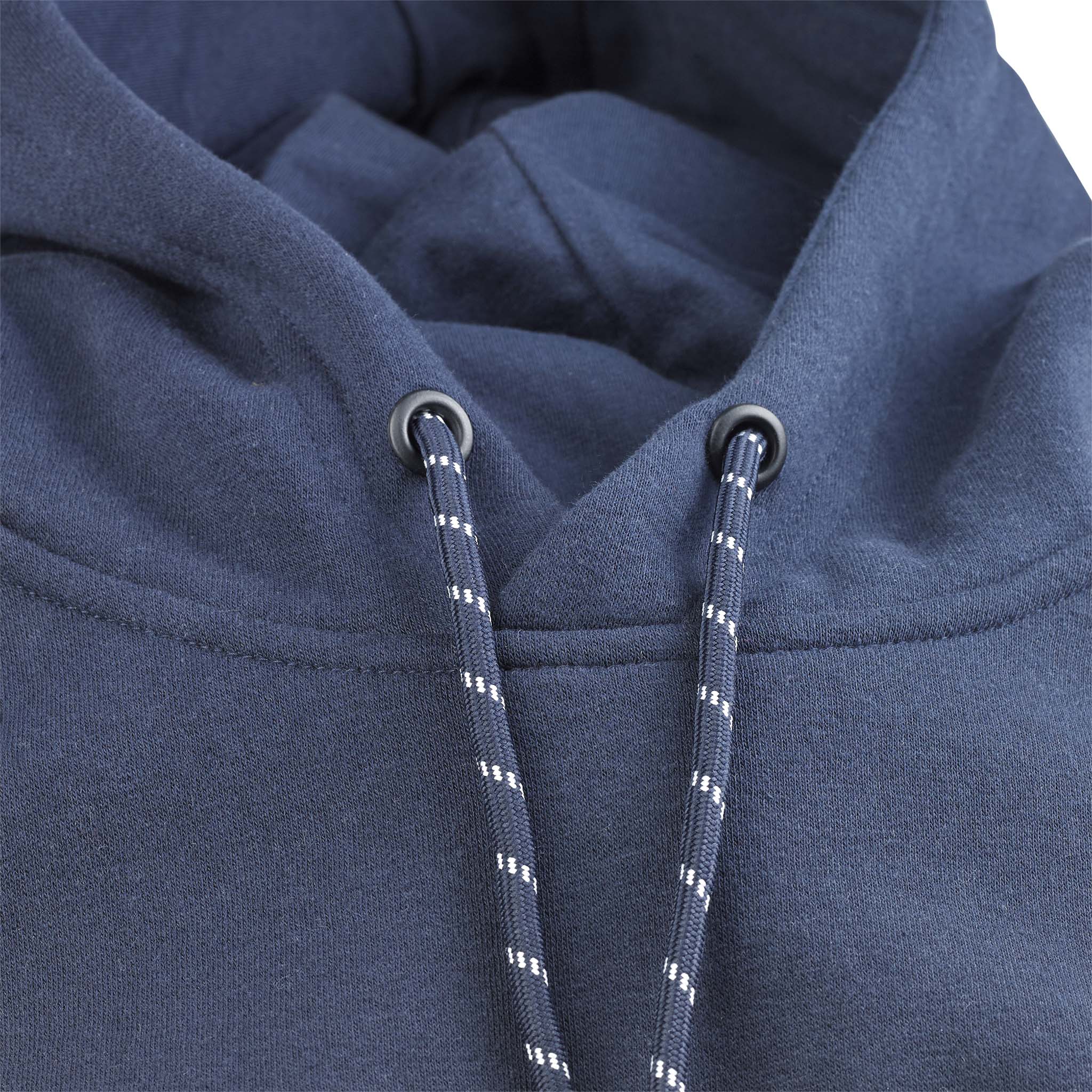 Nærbilde av marineblå Hoodie Oxford v25 fritidsklær, som viser hette og snorer med hvite detaljer.