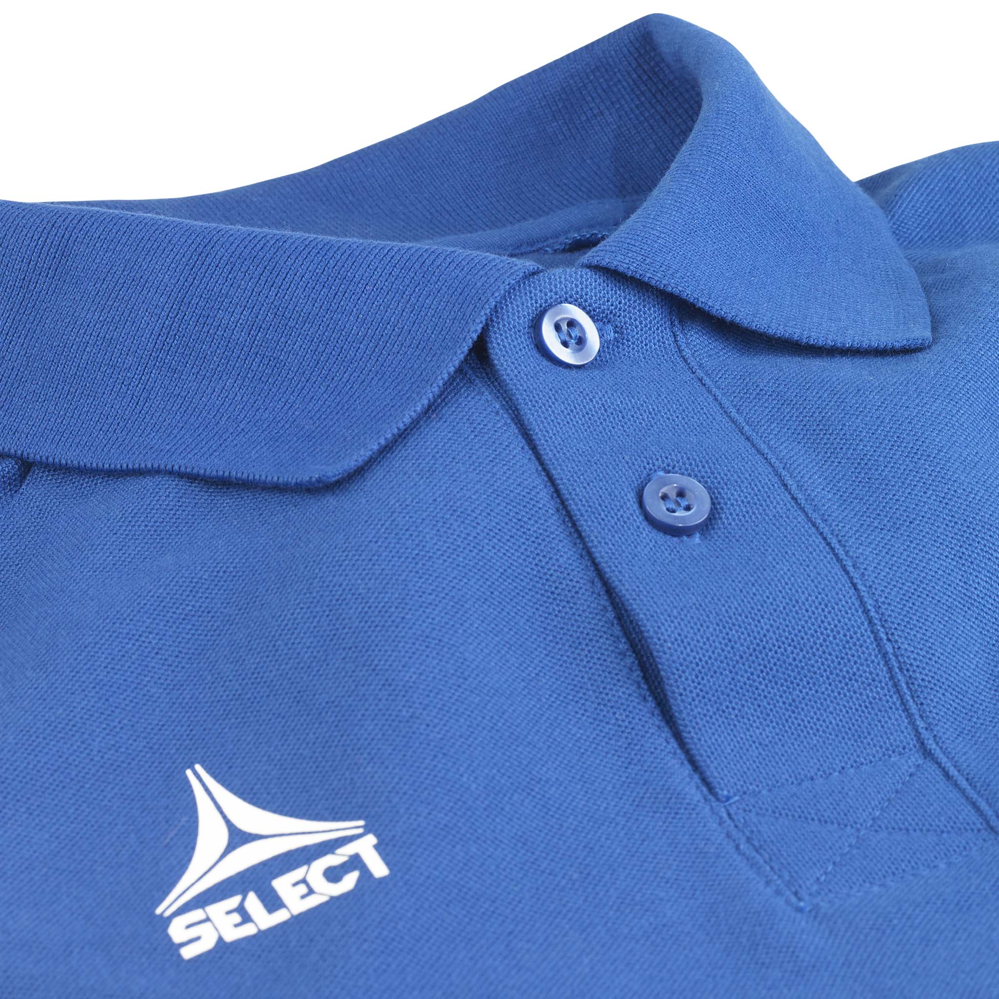 Nærbilde av blå Polo t-shirt Oxford v25 fritidsklær med krage, knapper og hvit Select-logo.