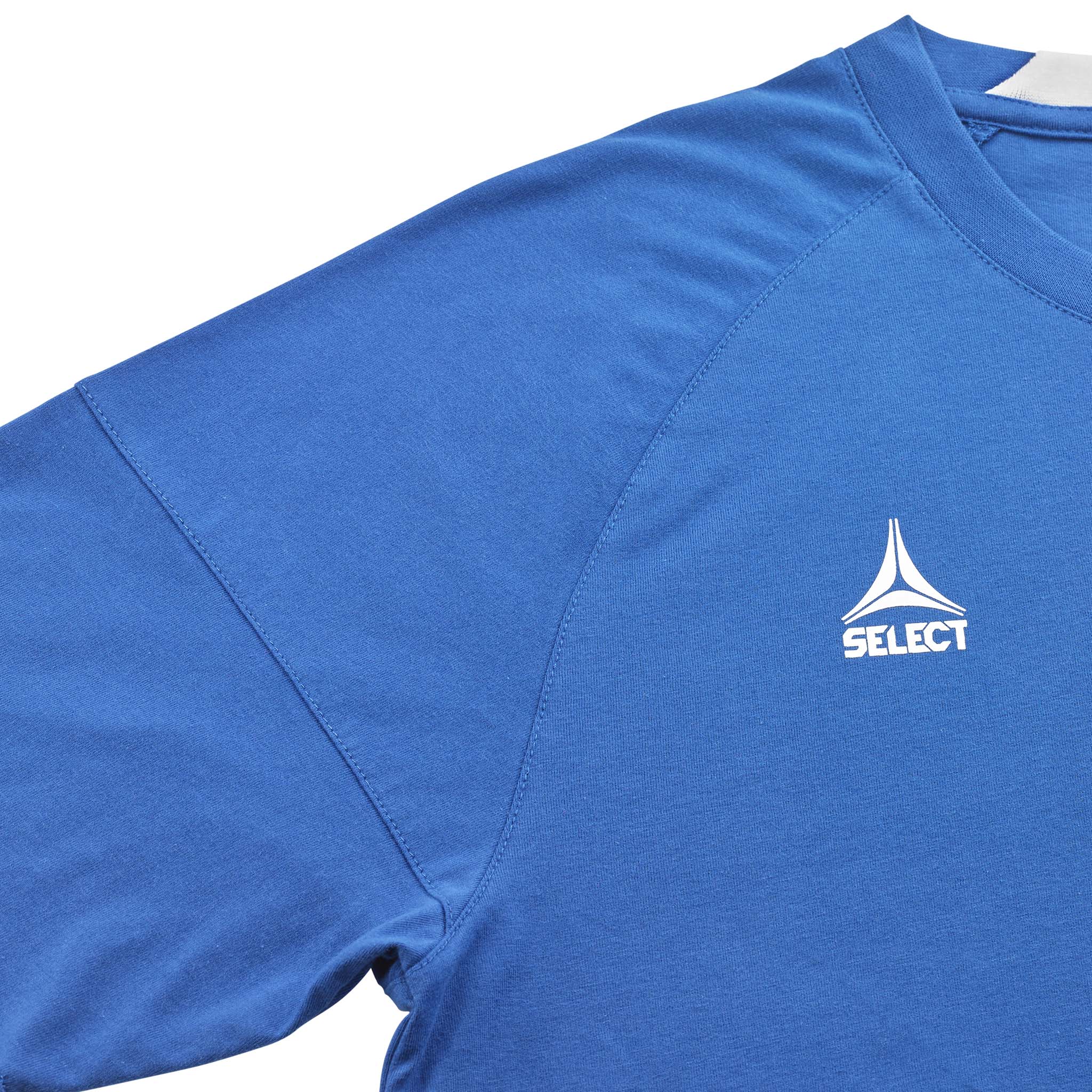 Nærbilde av blå T-Shirt Oxford v25 fritidsklær med hvit Select-logo og kortermet detalj.