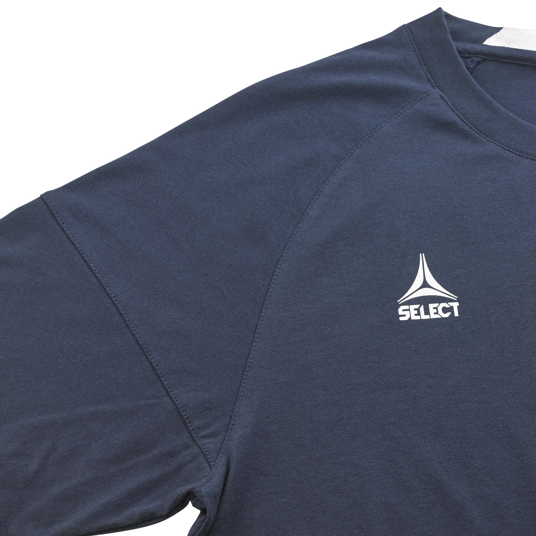 Nærbilde av marineblå T-Shirt Oxford v25 fritidsklær med hvit Select-logo og stoffdetalj.