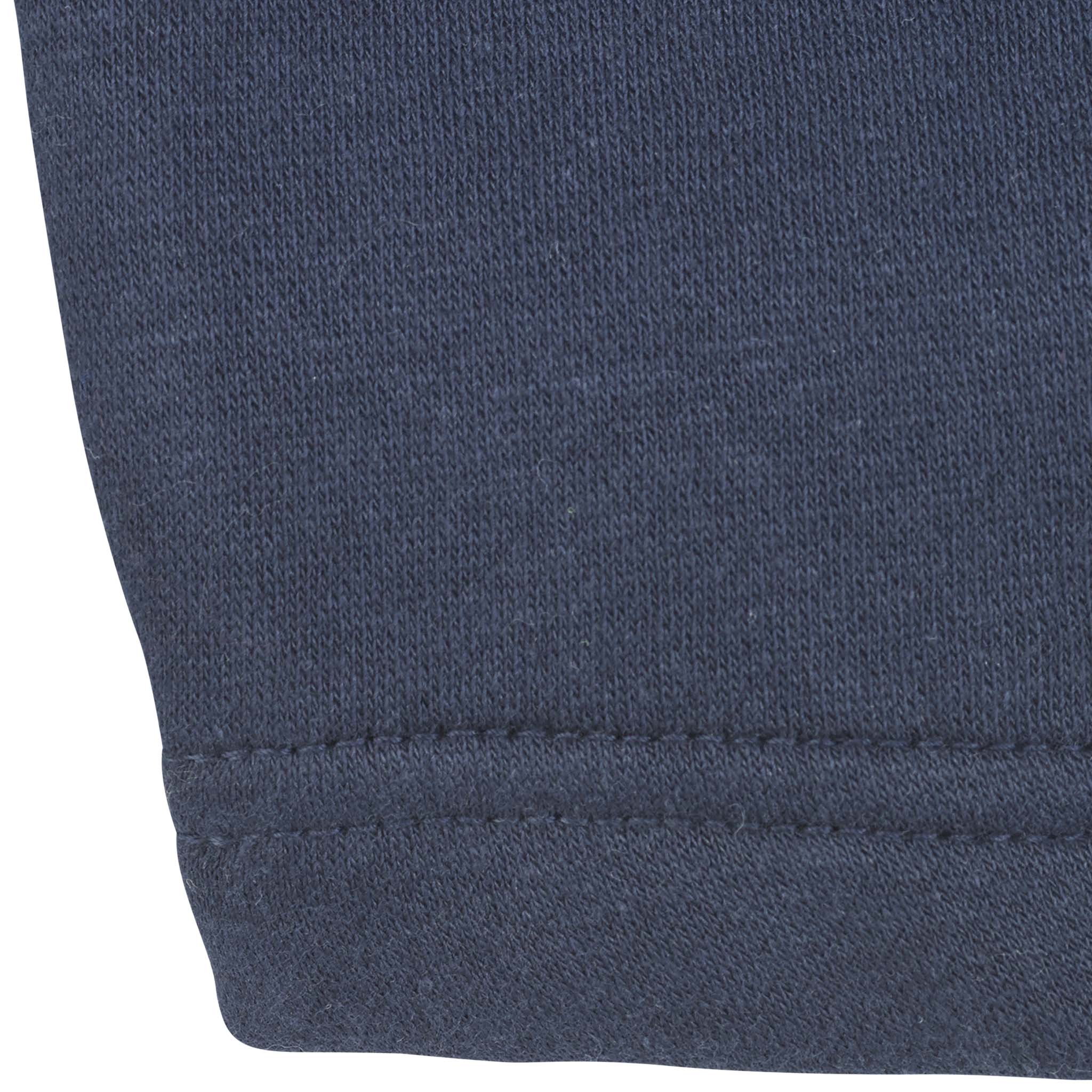 Nærbilde av marineblå Zip jacket Oxford v25 fritidsklær, som viser den ribbede mansjetten og sømdetaljen.