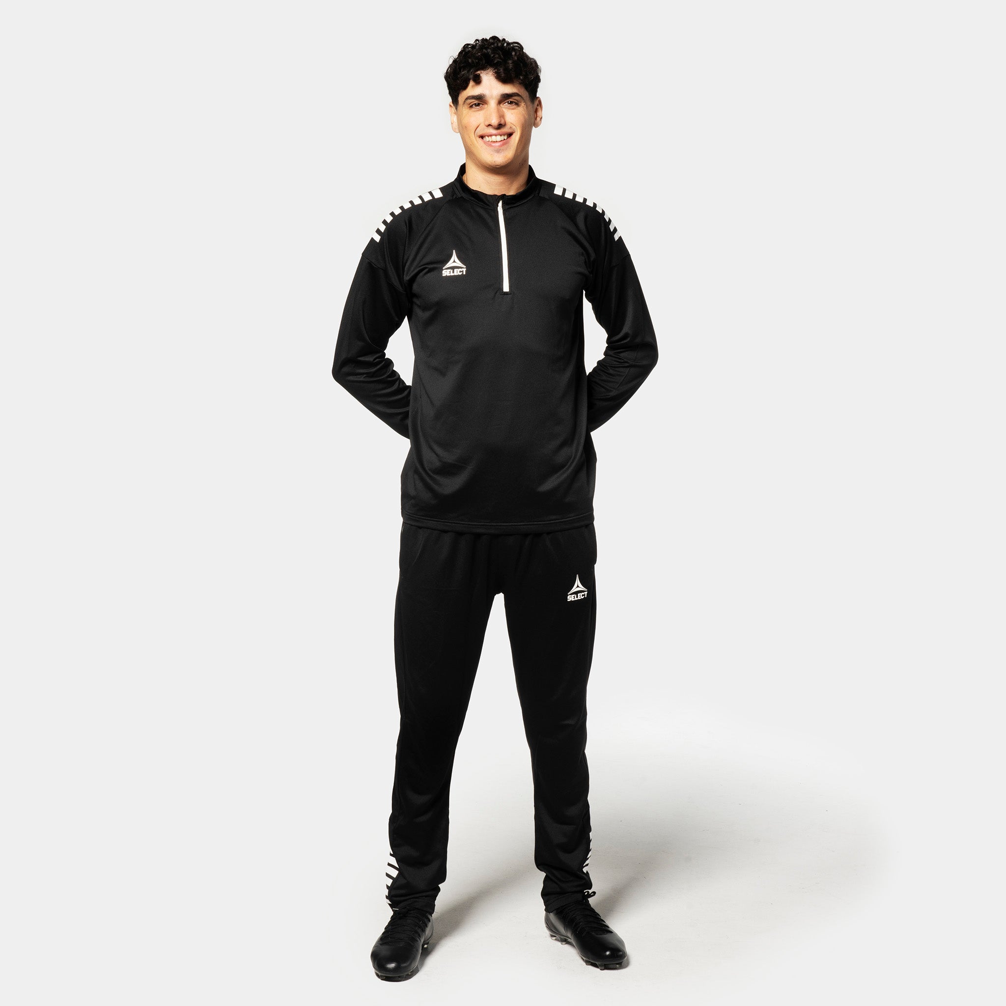 Mann fotballspiller i sort Training sweat 1/2 zip Spain v25, Match & Training wear, sett forfra