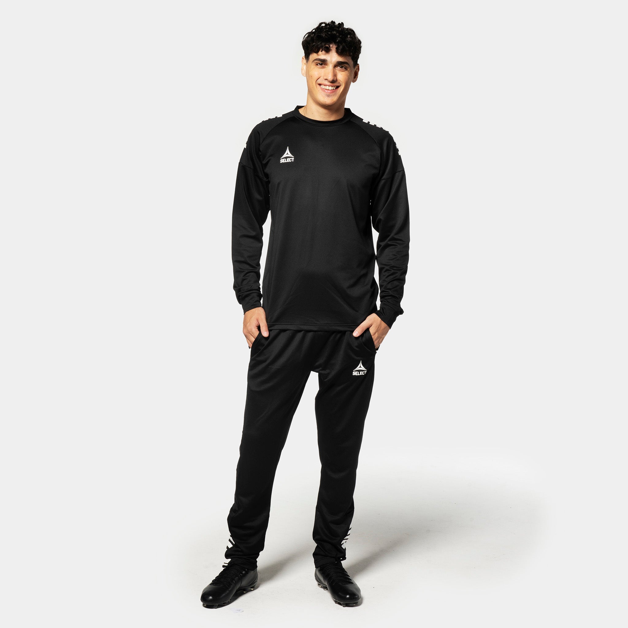 Mannlig fotballspiller i sort Training sweat Spain v25, Match & Training wear, forside