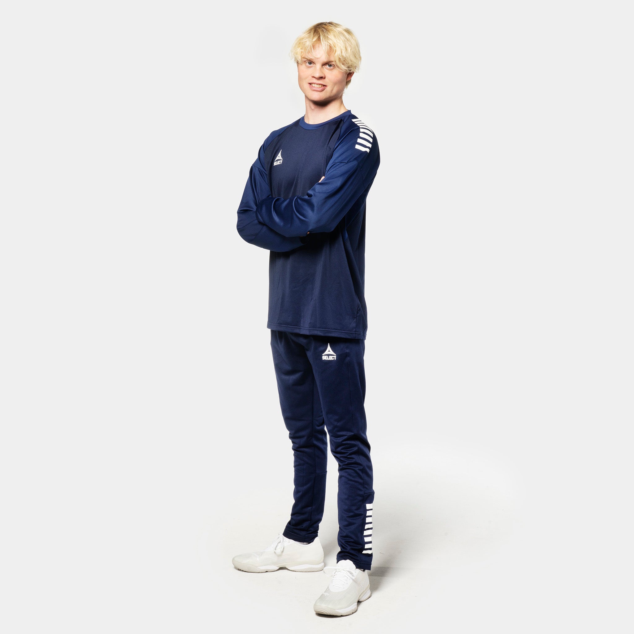 Mann i marineblå-hvit Training sweat Spain v25, Match & Training wear, fotballspiller, forside