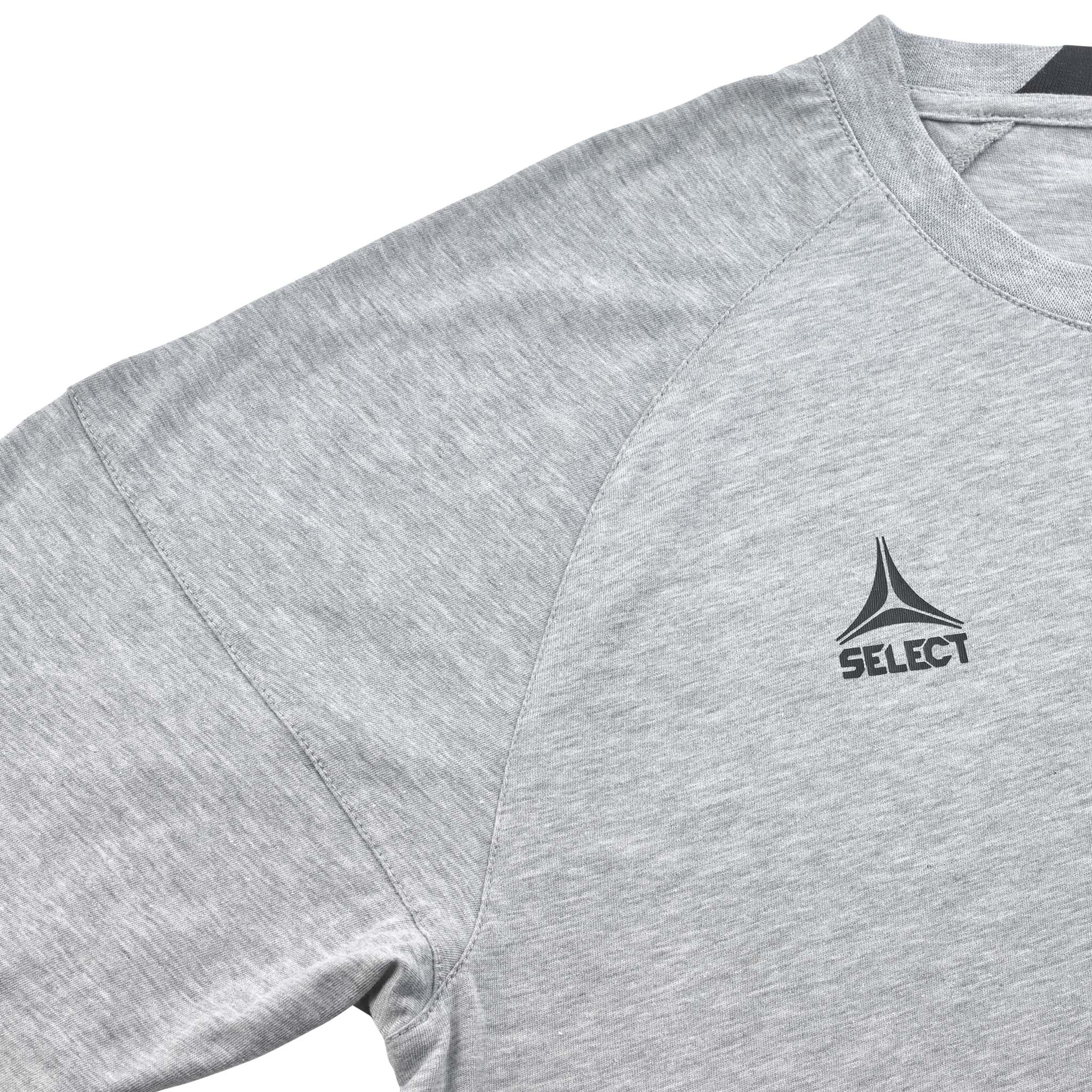 Nærbilde av grå T-Shirt Oxford woman v25 fritidsklær, viser stoff og mørk logodetalj.