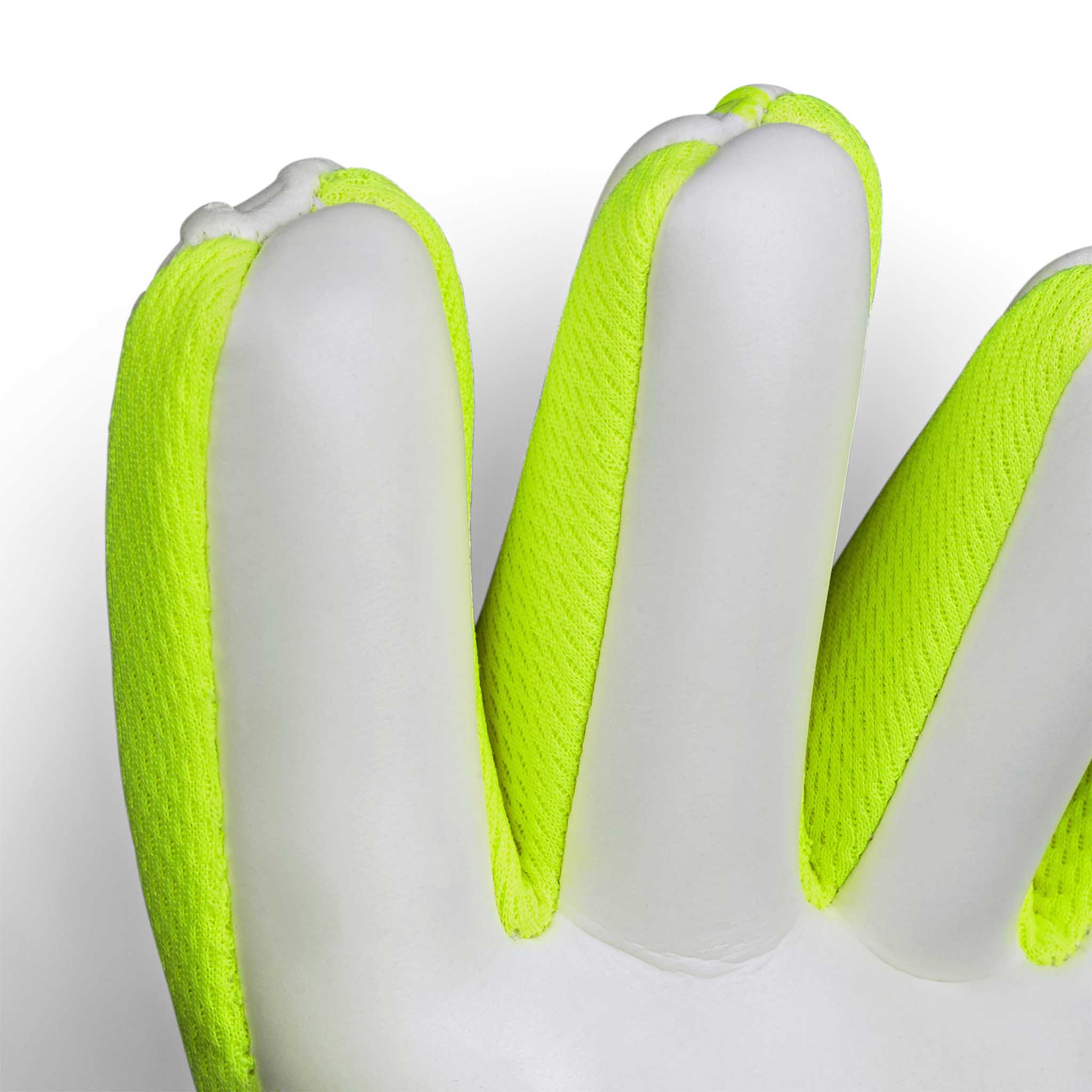 Nærbillede af GK gloves 88 Kids v26 målmandshandsker, hvide fingre med neongrøn kant.