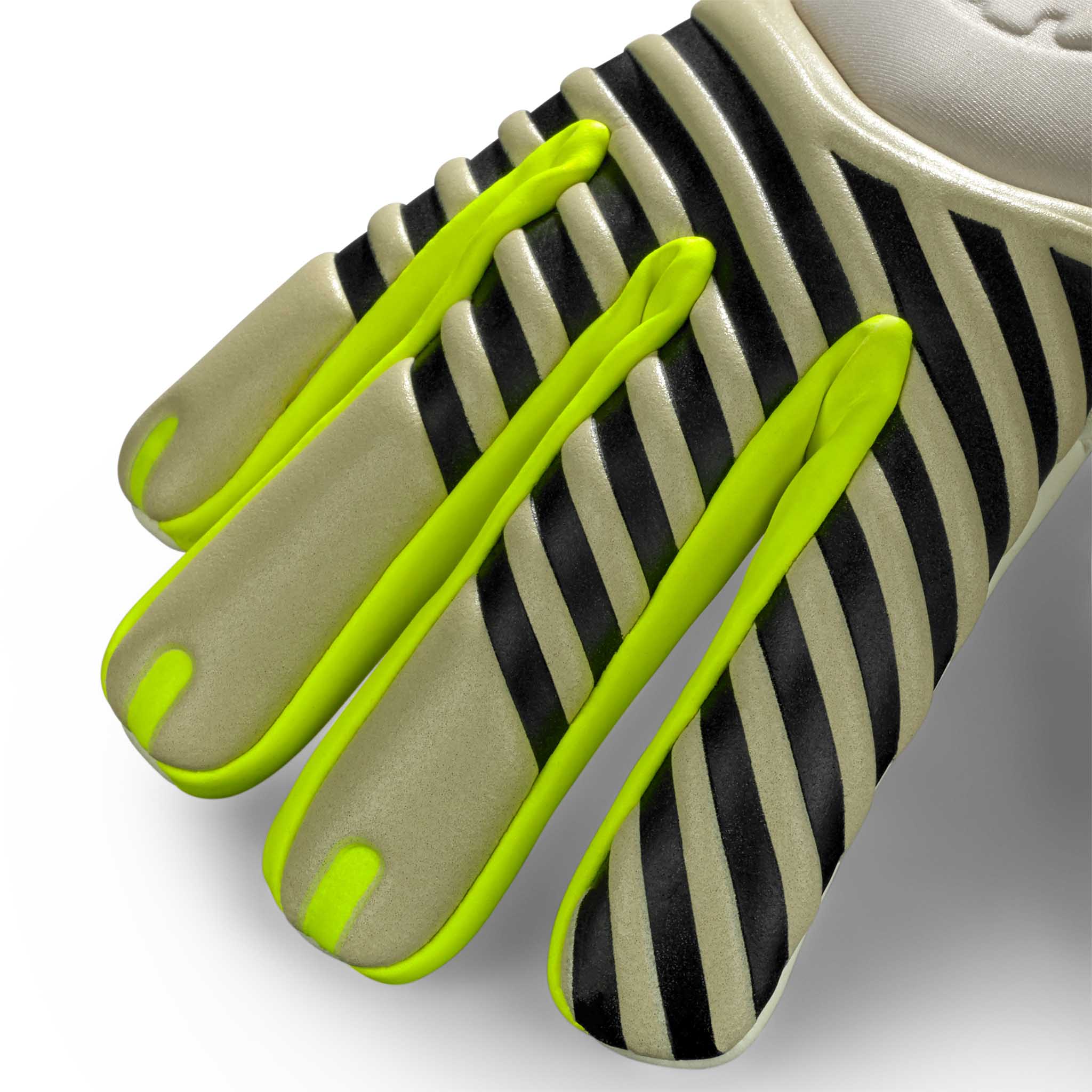 Nærbilde av GK gloves 88 Pro Grip v26 keeperhansker med beige fingre, sorte striper og neongult fotballgrep.