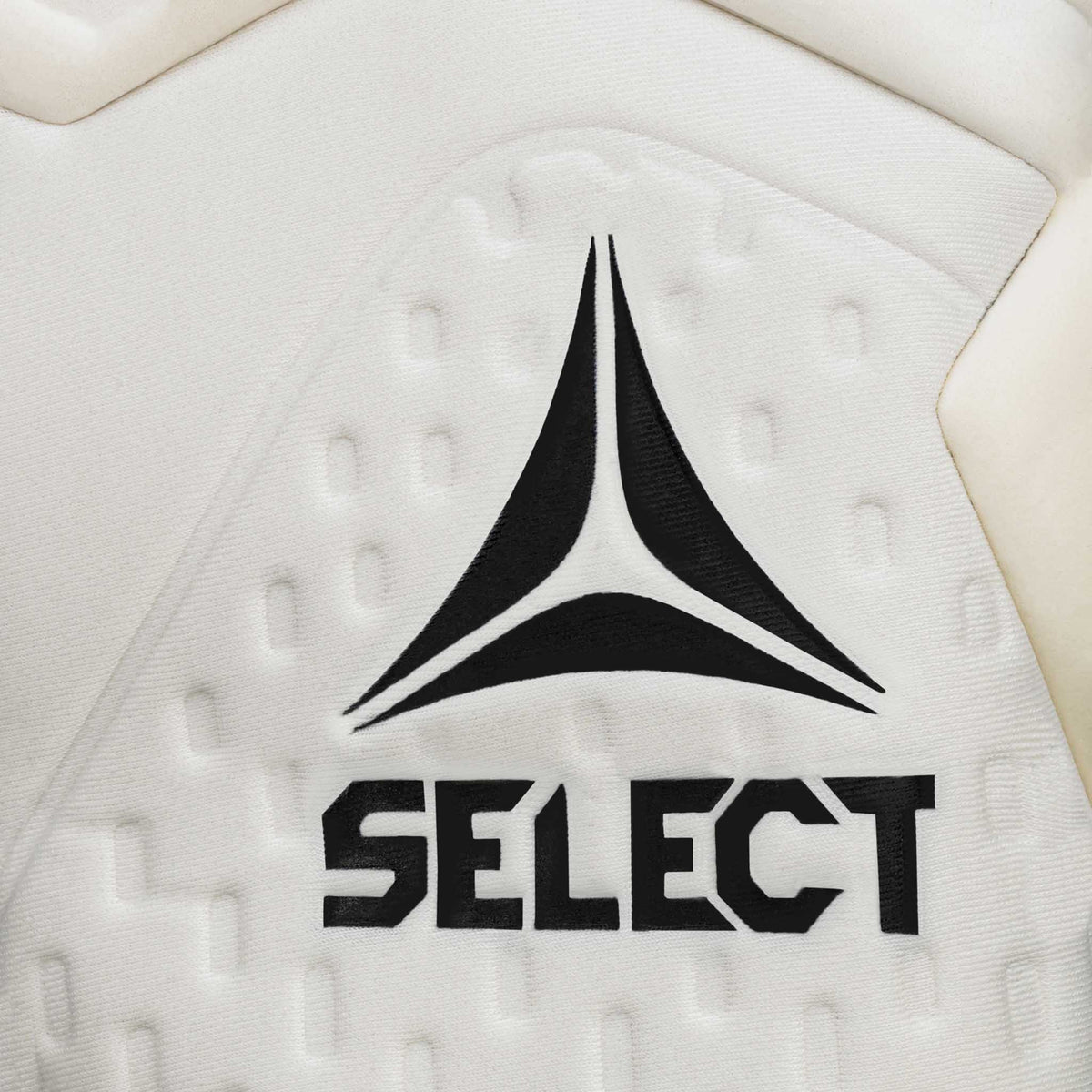 Nærbilde av hvite 88 Pro Grip v26 keeperhansker med teksturert håndflate og sort Select-logo.