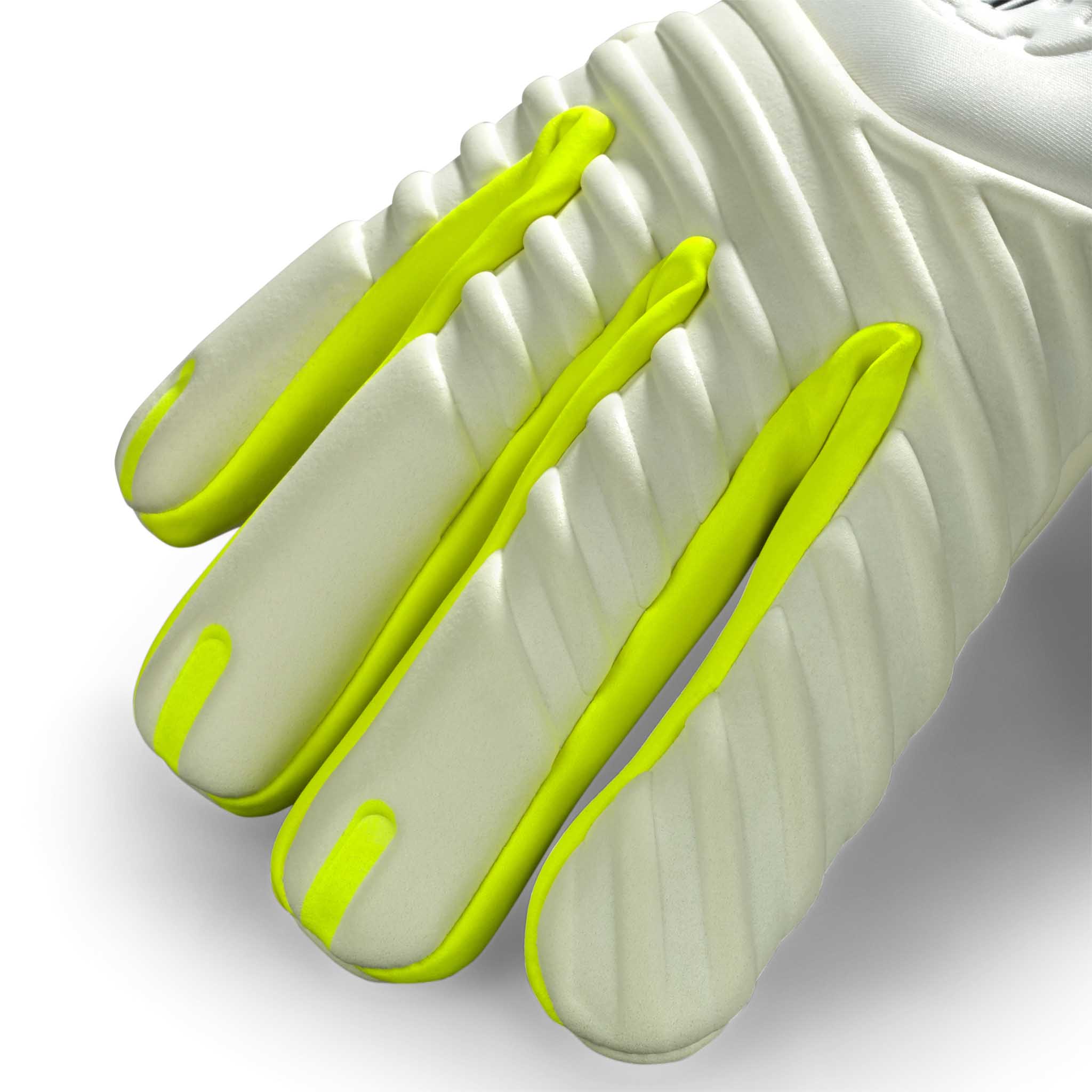 Nærbilde av hvite GK gloves 88 Pro Grip v26 keeperhansker med neongule fingerribber for fotball.