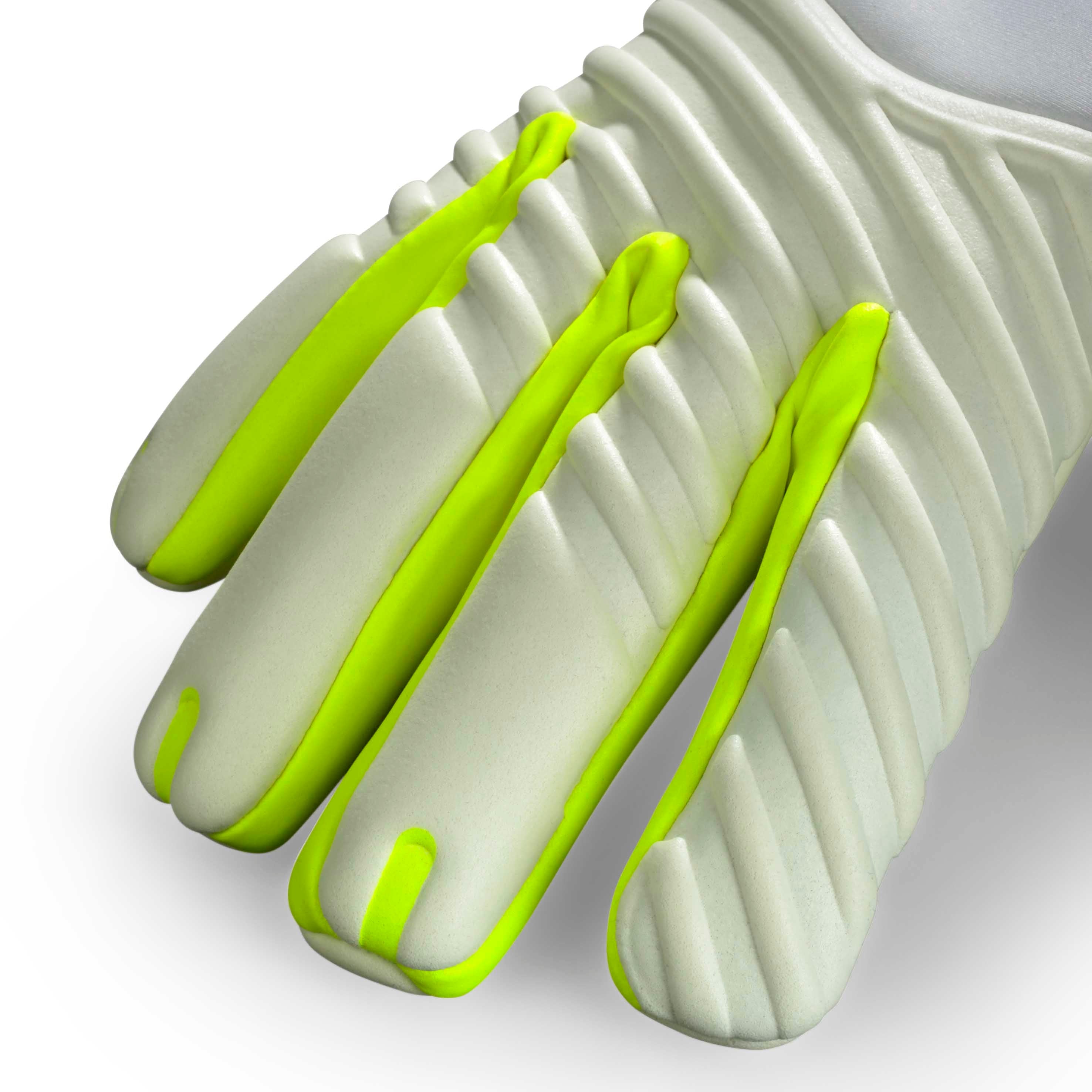 Nærbilde av GK gloves 89 Women v26 keeperhansker med hvite fingre og neongule fingerribber.