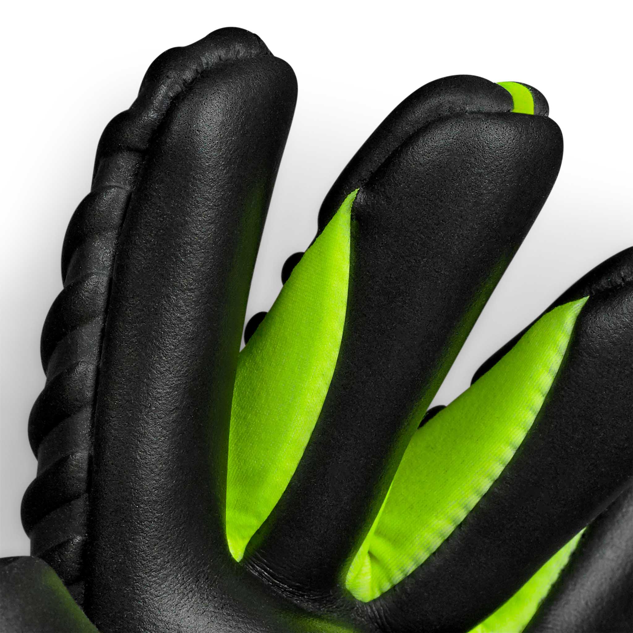Nærbillede af GK gloves 90 Kids v26 målmandshandsker med sorte fingre og grønne detaljer imellem.