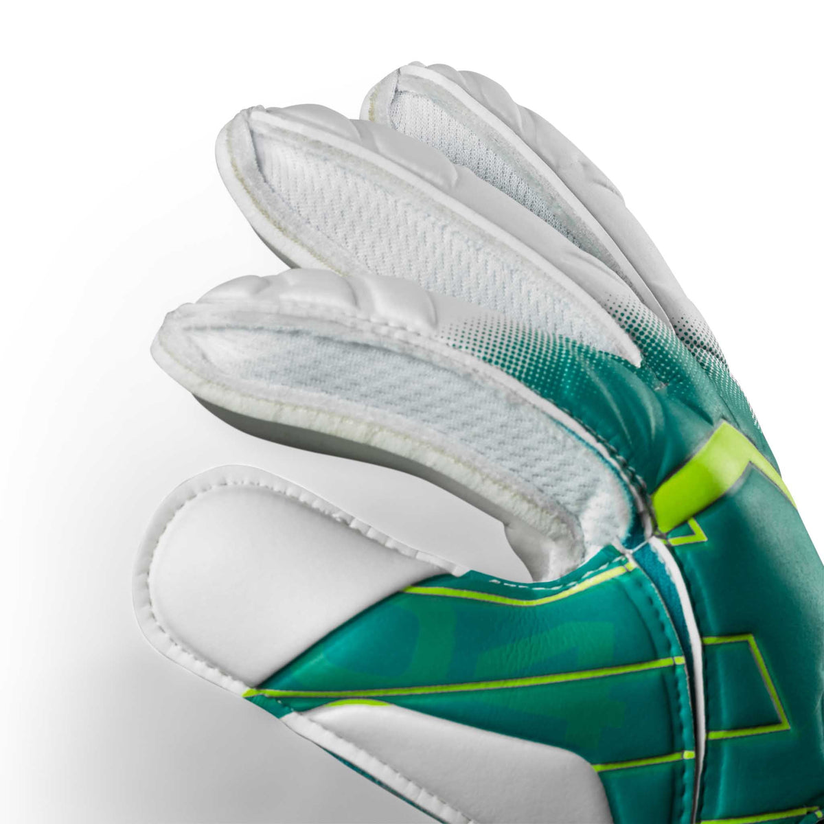 Grønne og hvite GK gloves 04 Protection v26 keeperhansker, høyresidet nærbilde av fingre og håndflate.