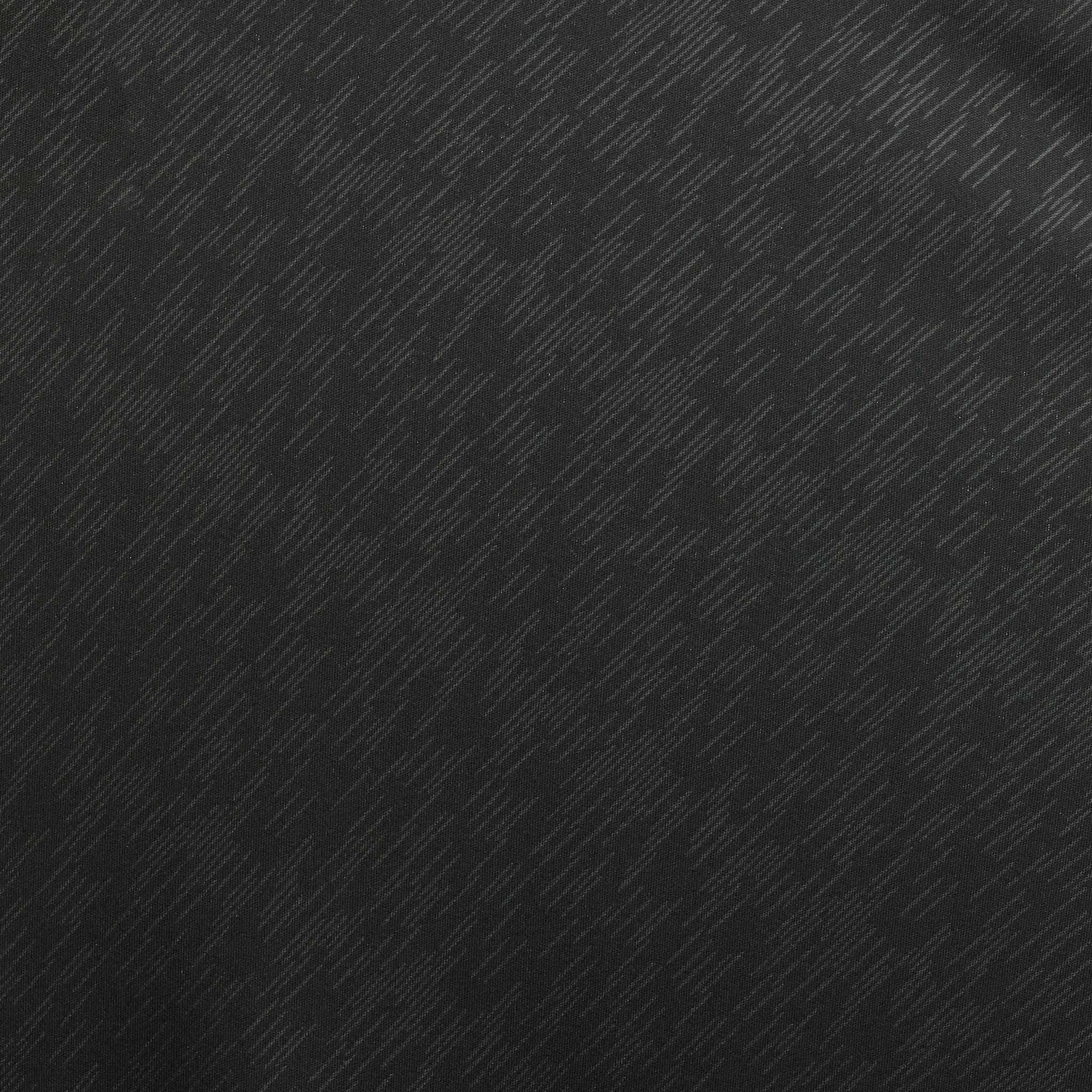 Nærbilde av sort strukturert stoff på Player shirt S/S Pisa X, Match & Training wear, med fin vevd detalj
