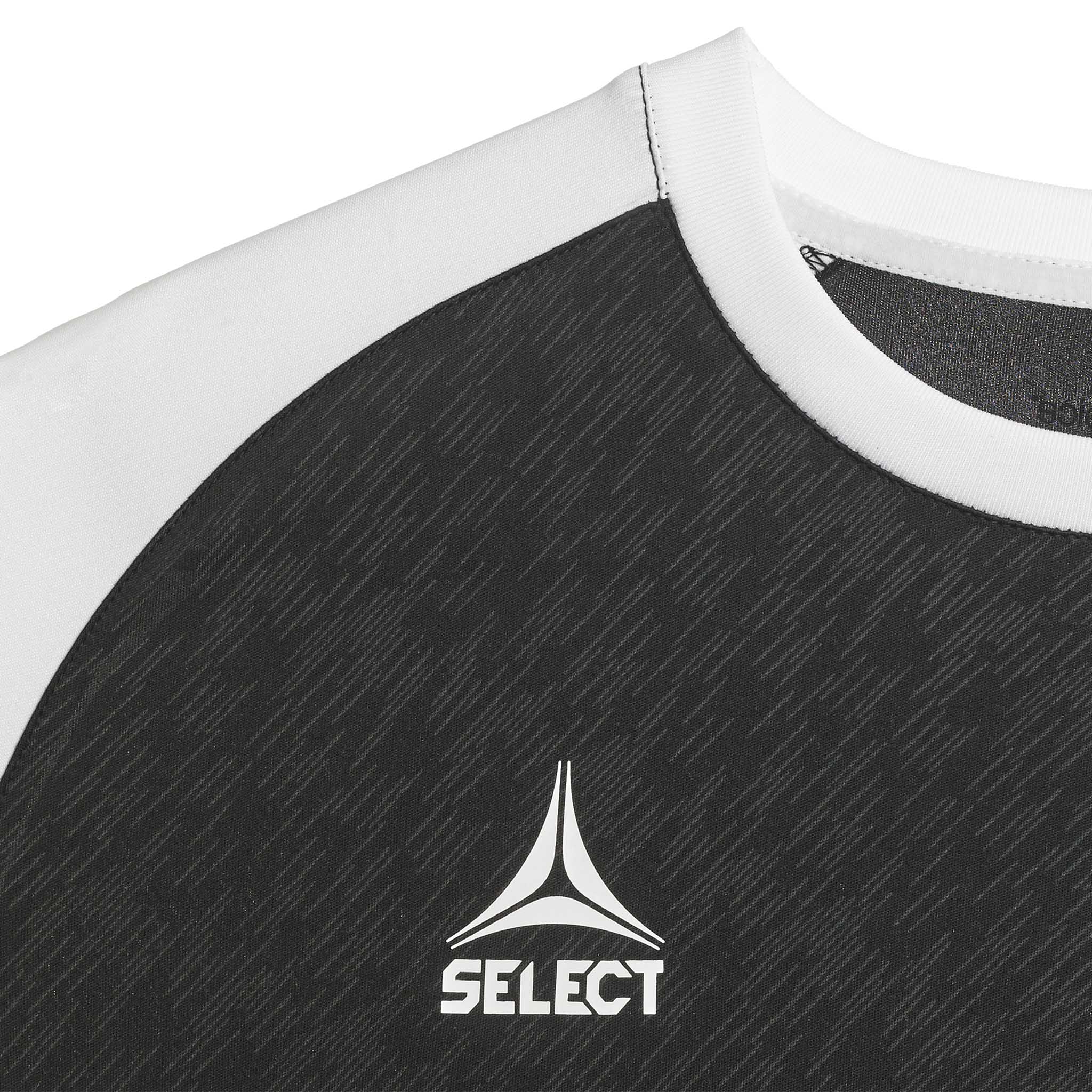 Nærbilde av sort og hvit Player shirt S/S Pisa X fotball match & training wear med hvit logo