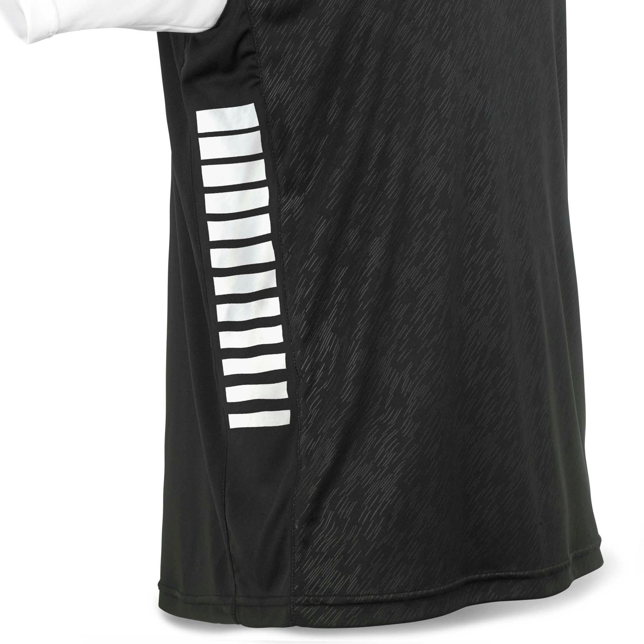 Nærbilde av Player shirt S/S Pisa X, Match & Training wear, viser sort stoff med hvit stripet detalj.