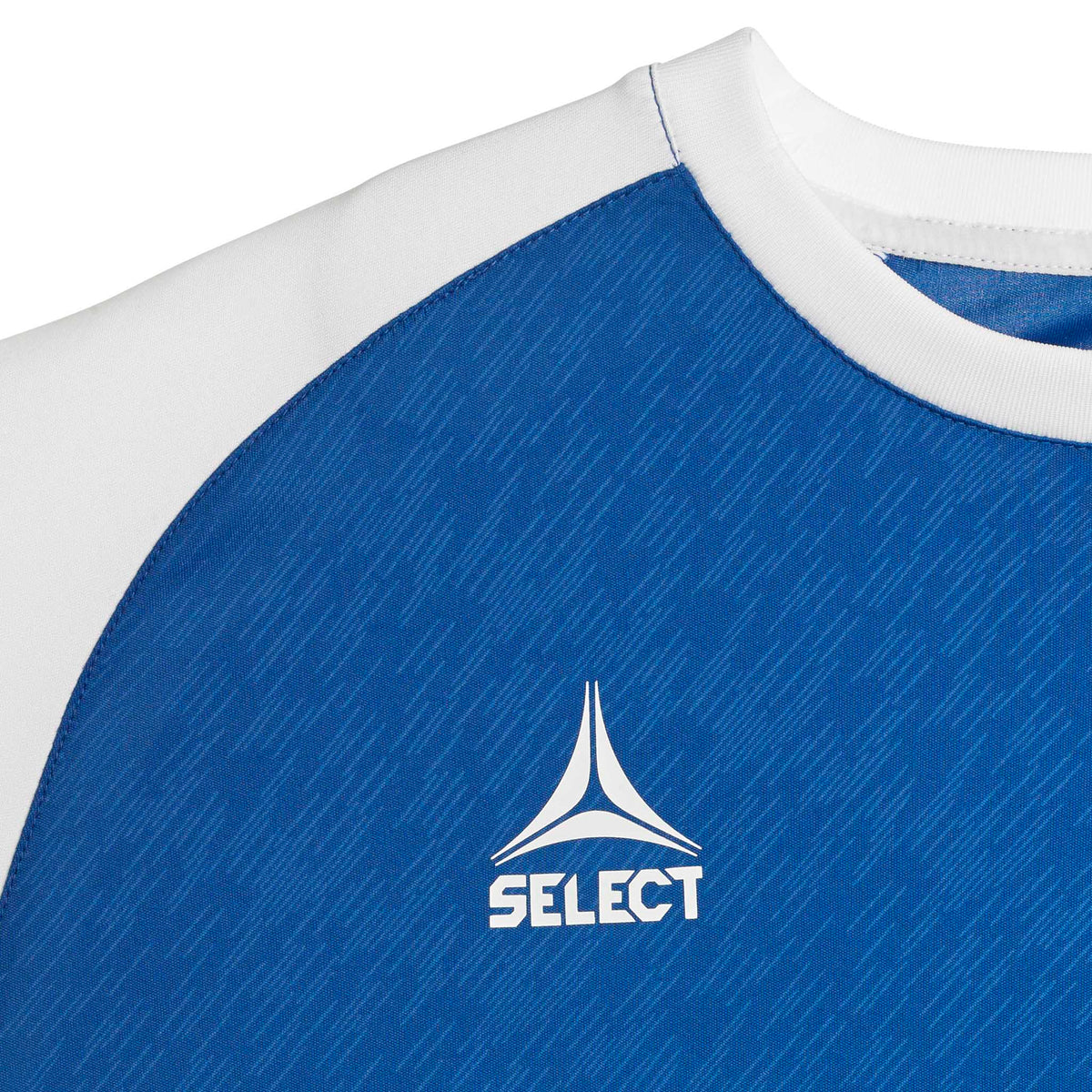 Nærbilde av blå og hvit Player shirt S/S Pisa X, Match & Training wear, med hvit Select-logo foran