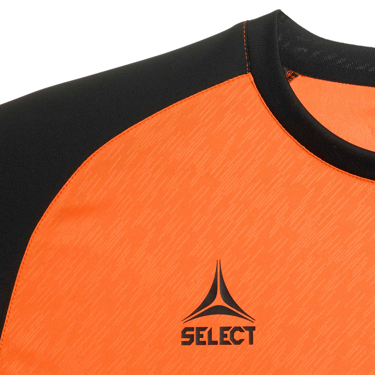 Nærbilde av Player shirt S/S Pisa X, Match & Training wear, i oransje og svart med Select-logo.