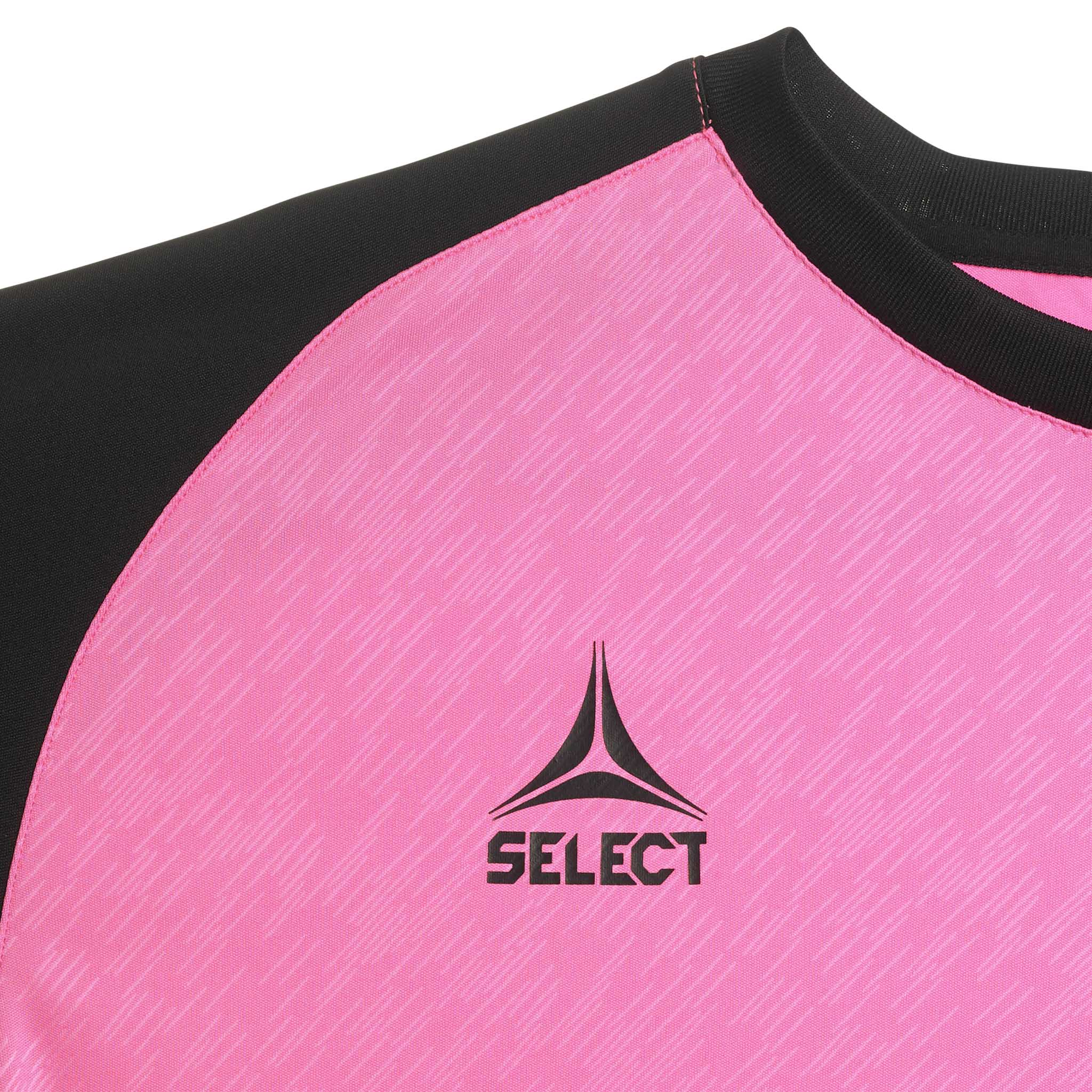 Nærbilde av Player shirt S/S Pisa X, Kamp- & treningstøy, i rosa med svarte skuldre og fotballogo