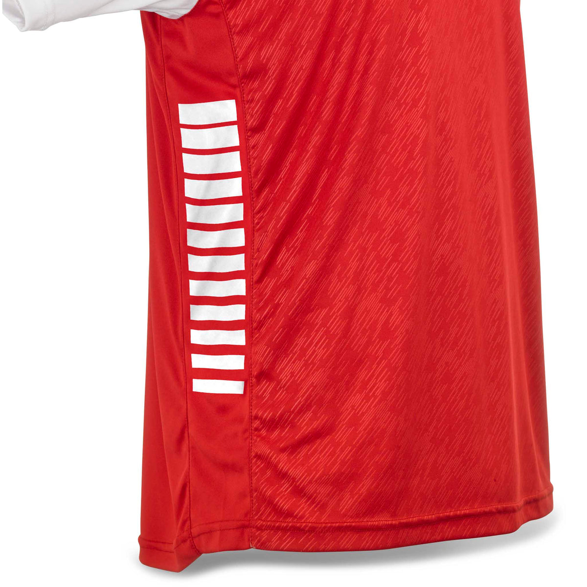 Nærbilde av rød Player shirt S/S Pisa X med hvite sidestriper, fotball Match & Training wear