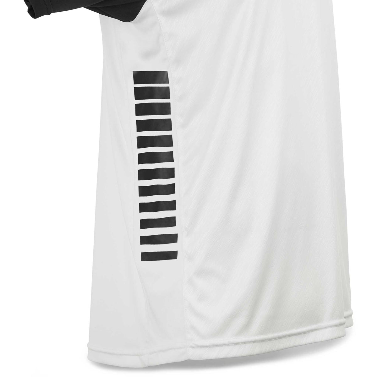 Nærbilde av hvit Player shirt S/S Pisa X med sorte sidestriper, Match & Training wear