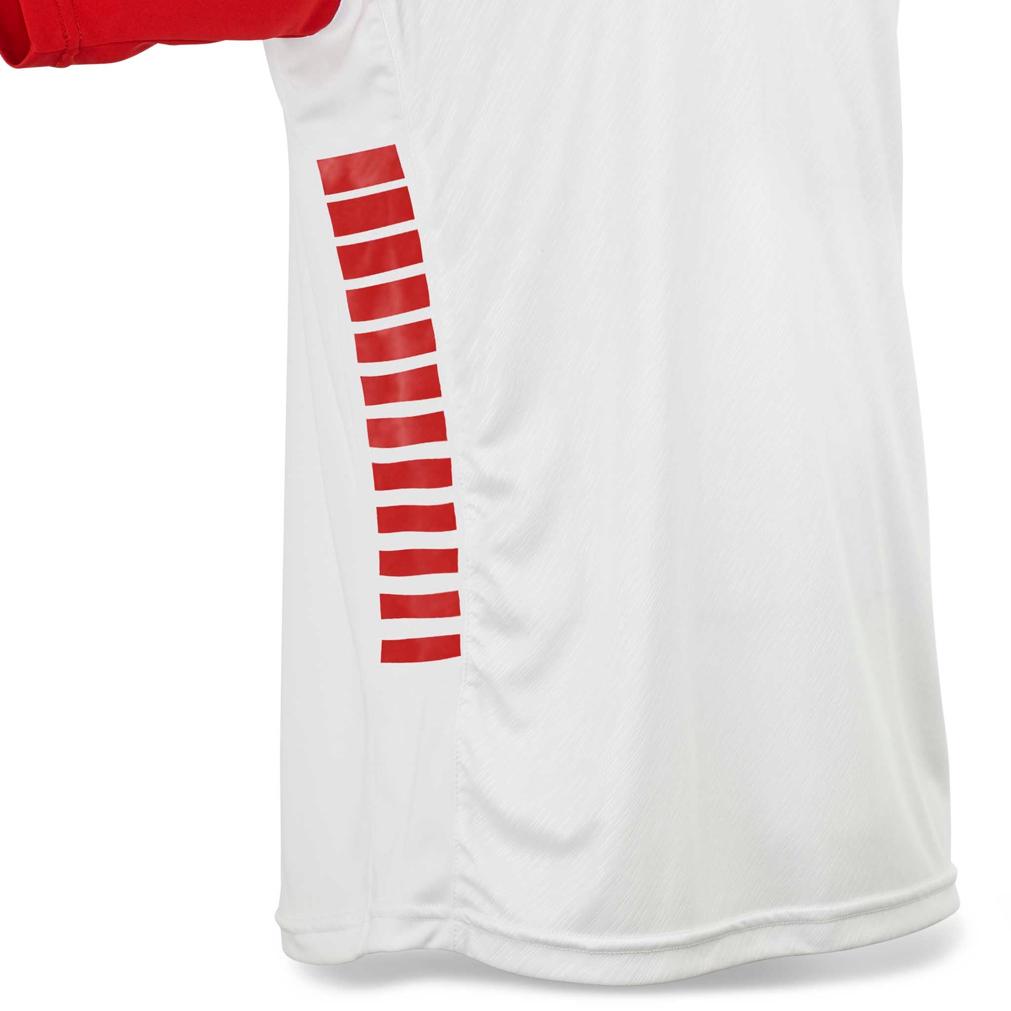 Nærbilde av hvit Player shirt S/S Pisa X med rød vertikal stripedetalj, Match & Training wear