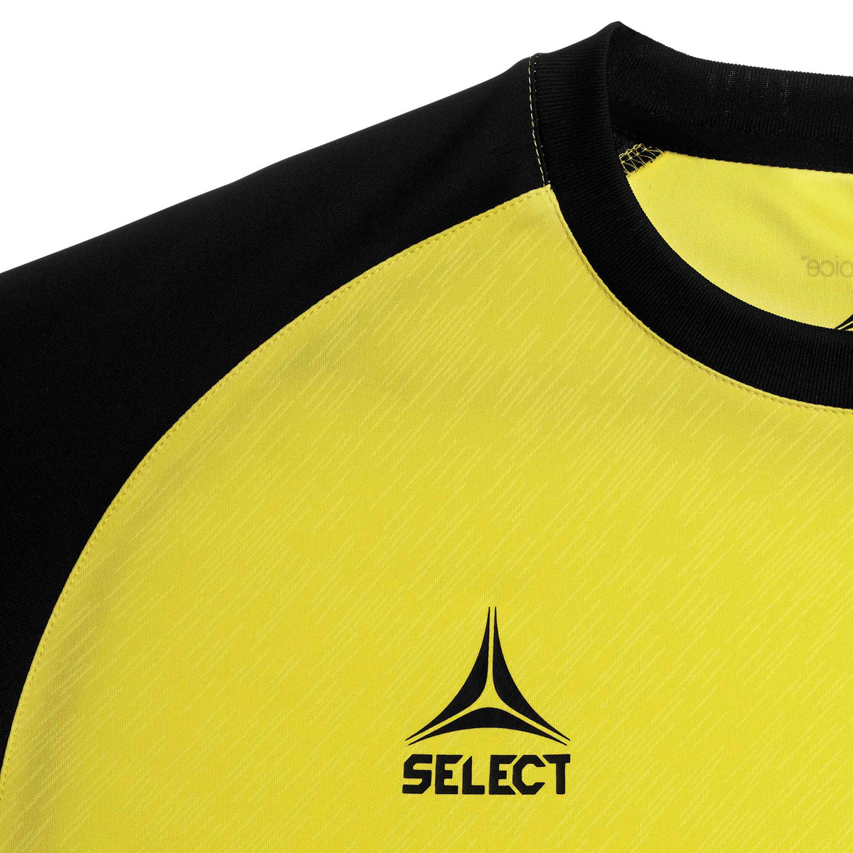 Nærbilde av gul og svart Player shirt S/S Pisa X, fotball Match & Training wear, med logodetalj.
