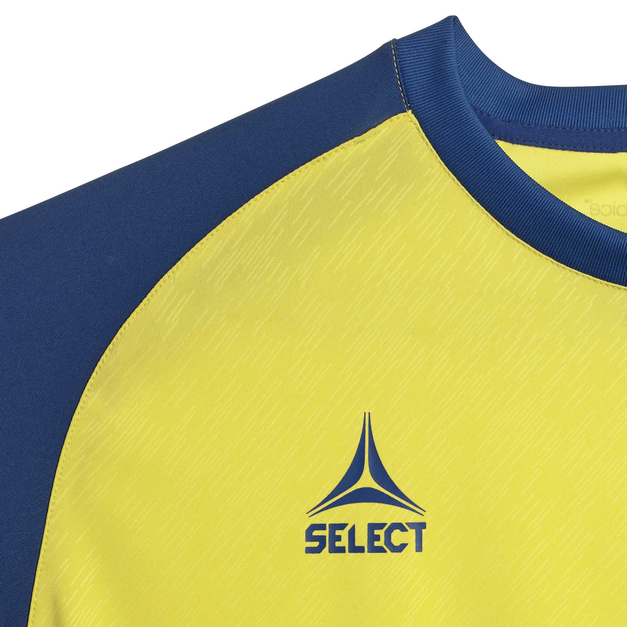 Nærbilde av gul & blå Player shirt S/S Pisa X, Match & Training wear, viser stoff & Select-logo foran.