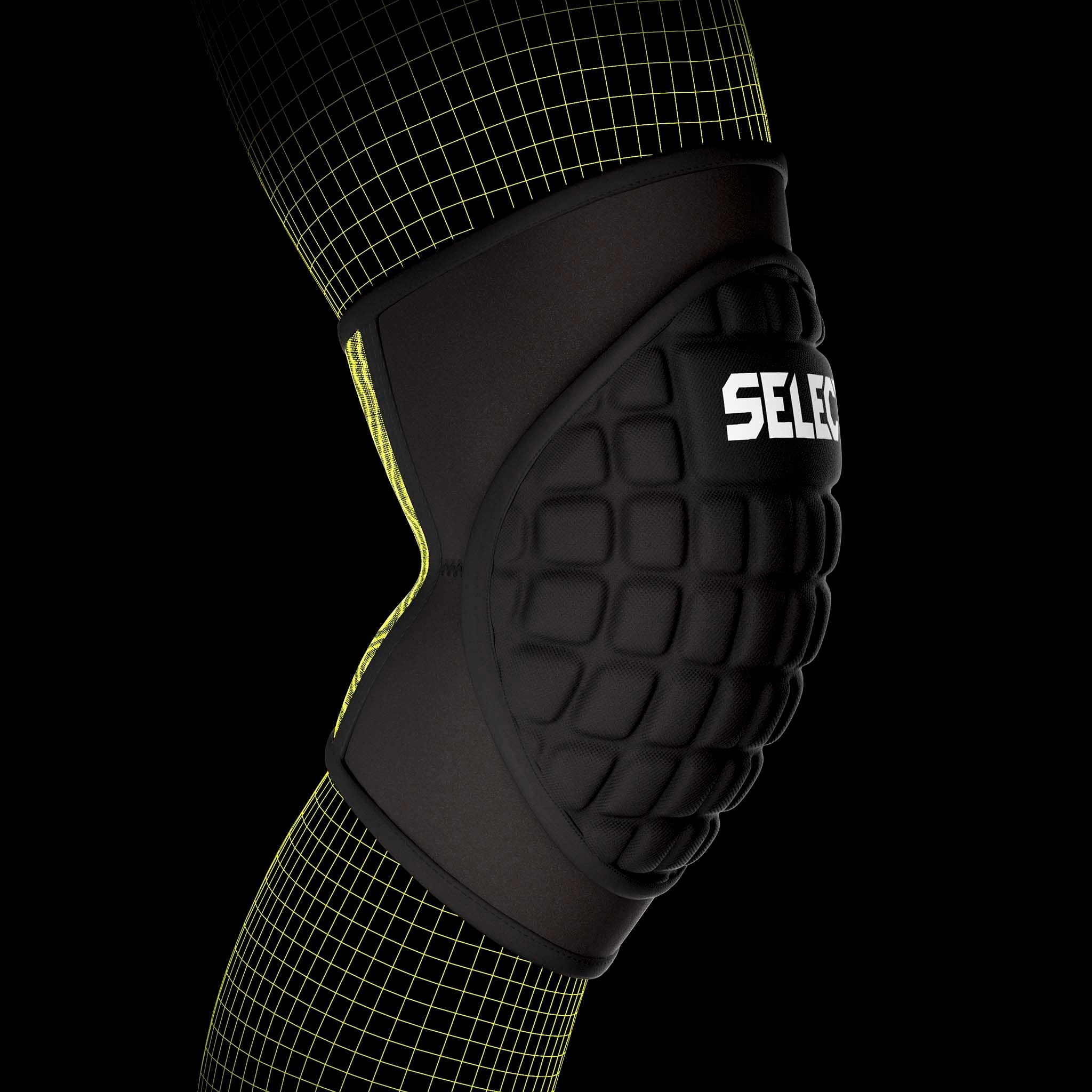 Knee Protection 2 sportsstøtte i sort med grønne og hvide detaljer, båret af en fodboldspiller.