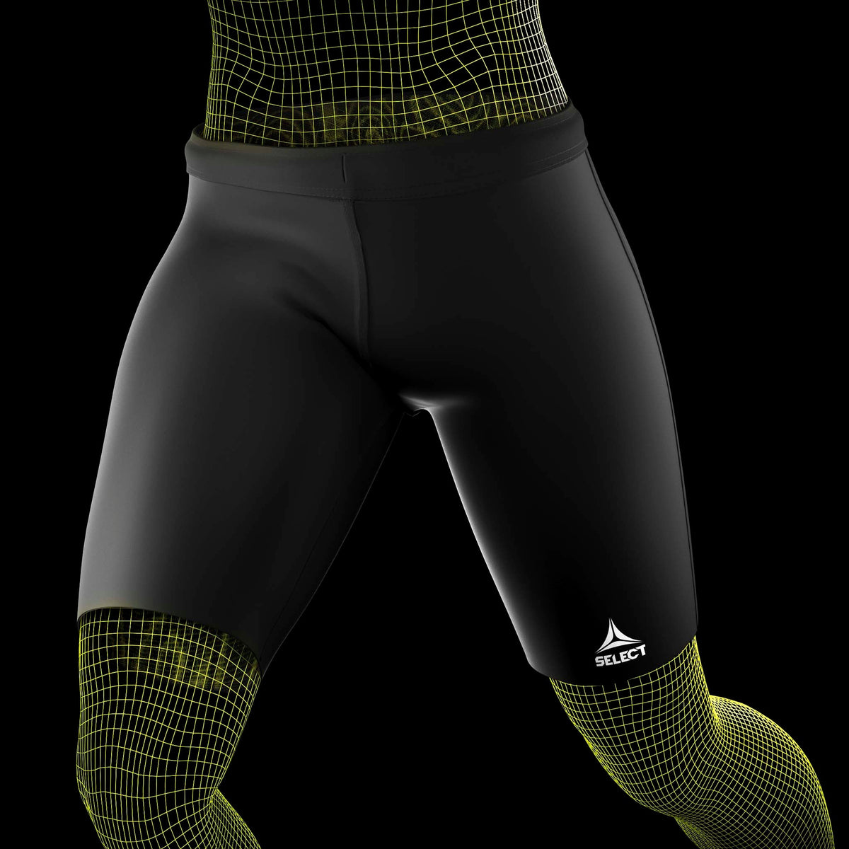 Forfra av svarte Thermal Shorts sportsstøtte med hvit logo, båret av en fotballspiller.