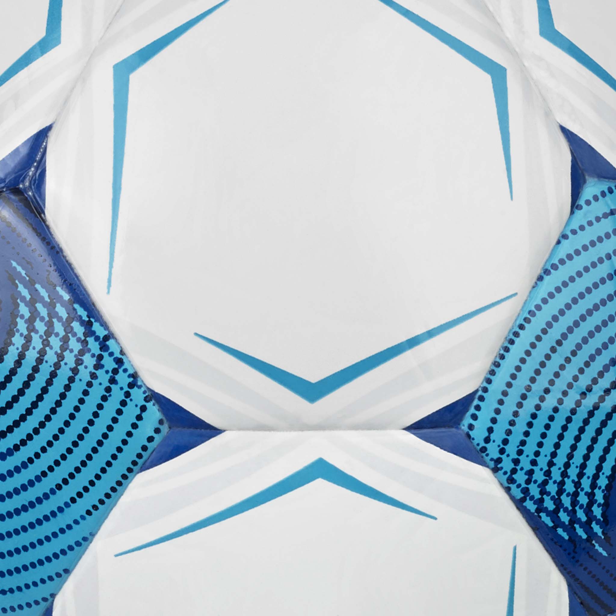 Nærbilde av Future Light v26 fotball, hvit med blå detaljer og prikket tekstur