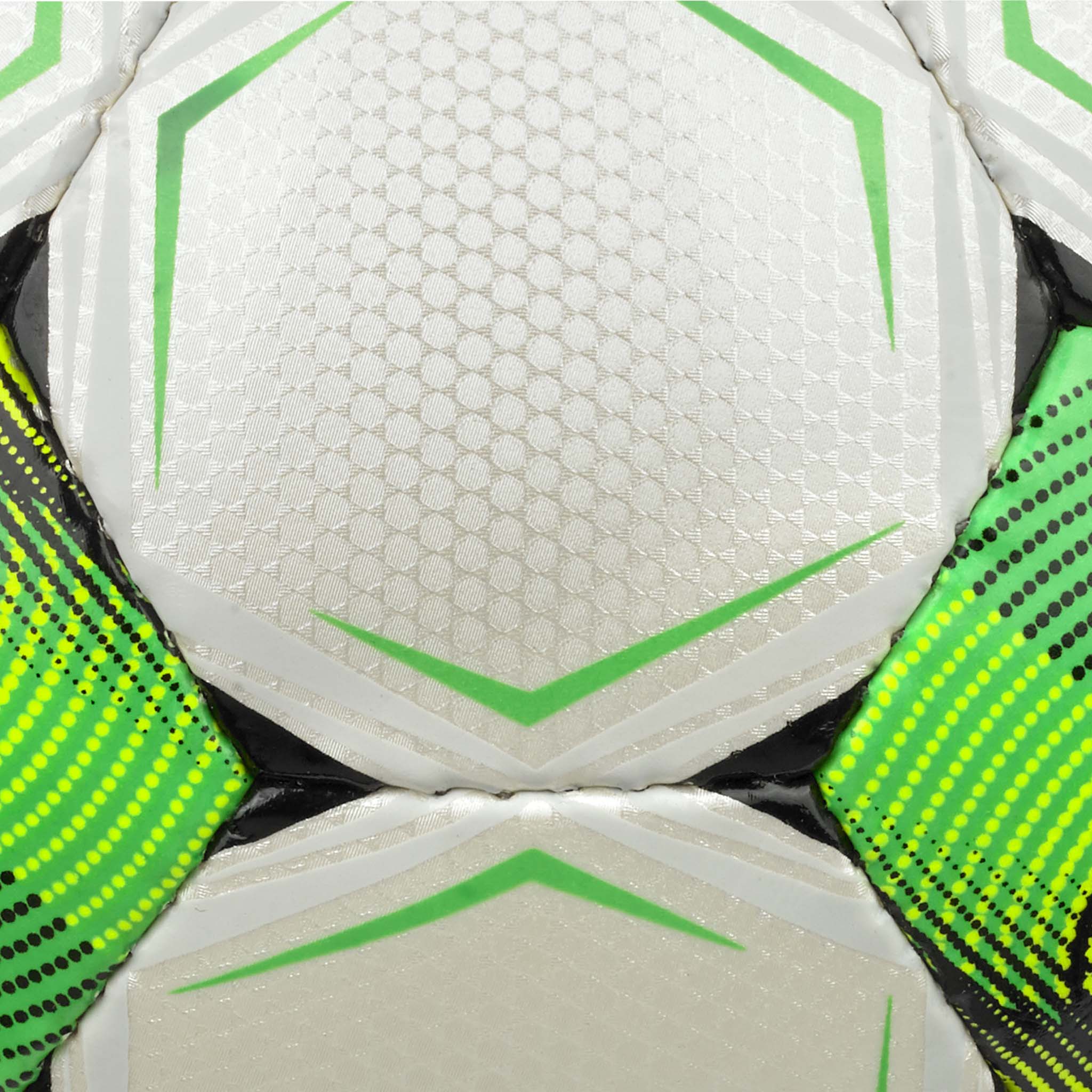 Nærbilde av Futsal Mimas v26 fotball, hvite teksturerte paneler med grønne og gule detaljer