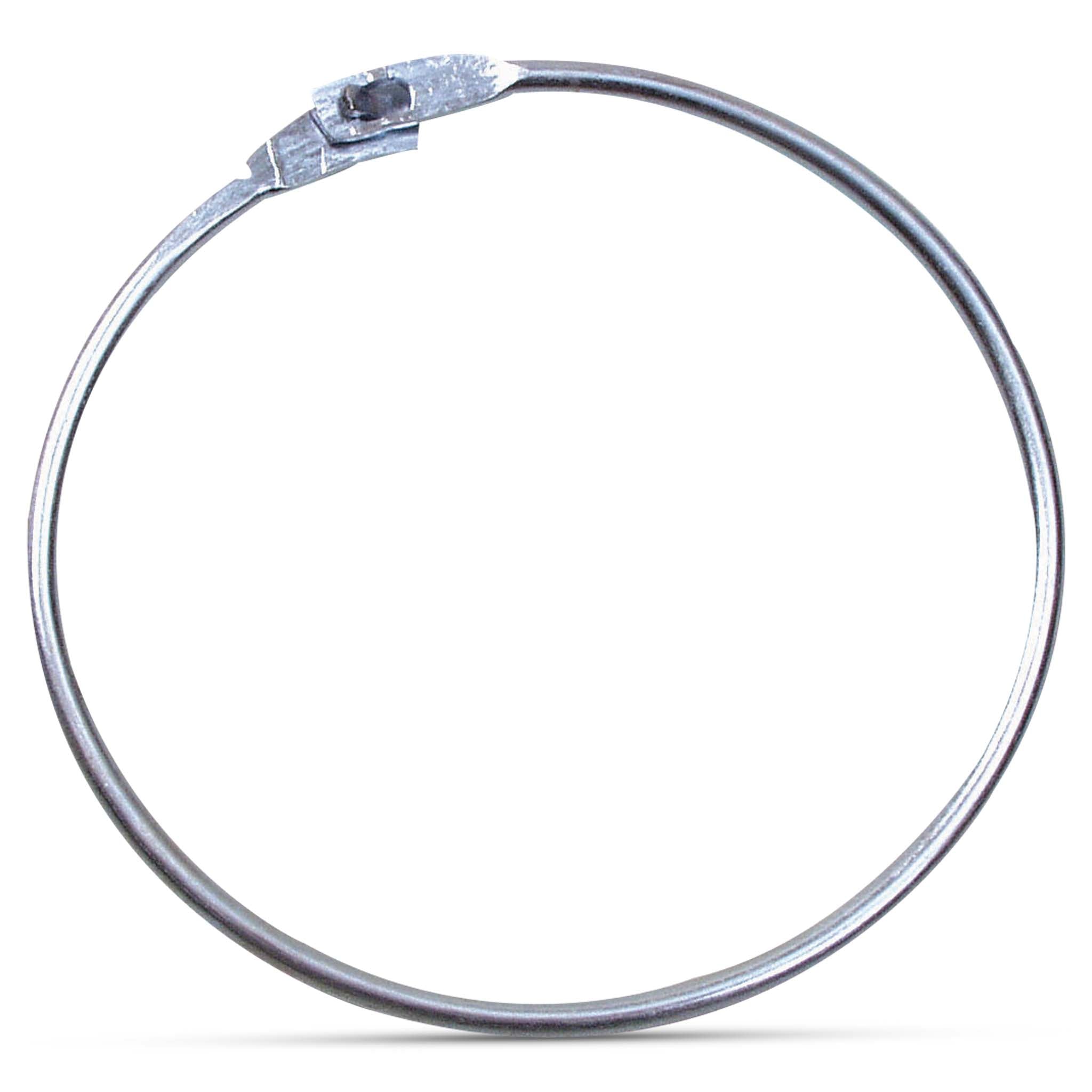 Forside av sølvfarget Metal ring for bibs, other teamgear, vist i nærbilde med låsdetalj.