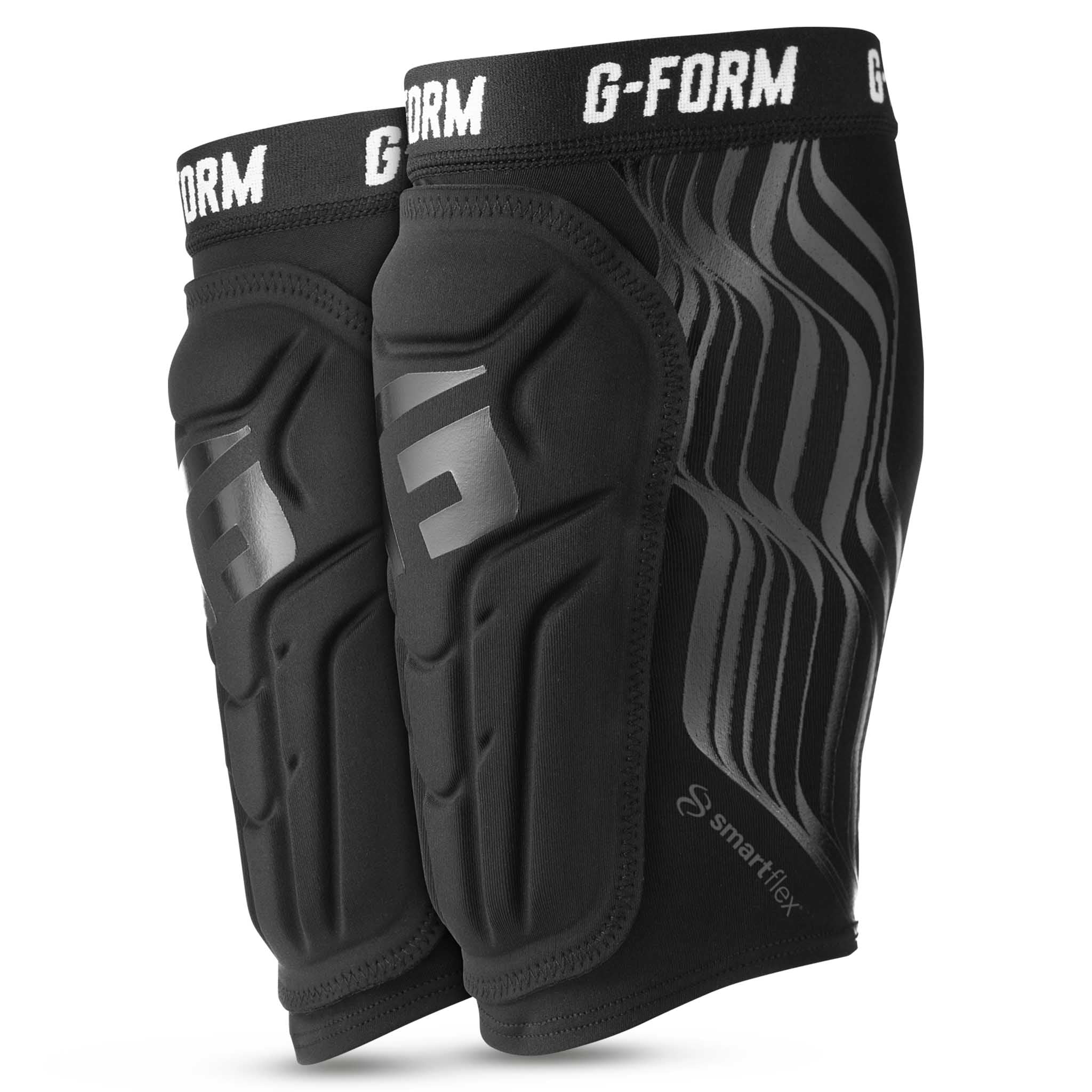 Forside av svarte Shin guards V2 youth med G-Form-logo og grå detaljer, polstrede fotball-leggbeskyttere.