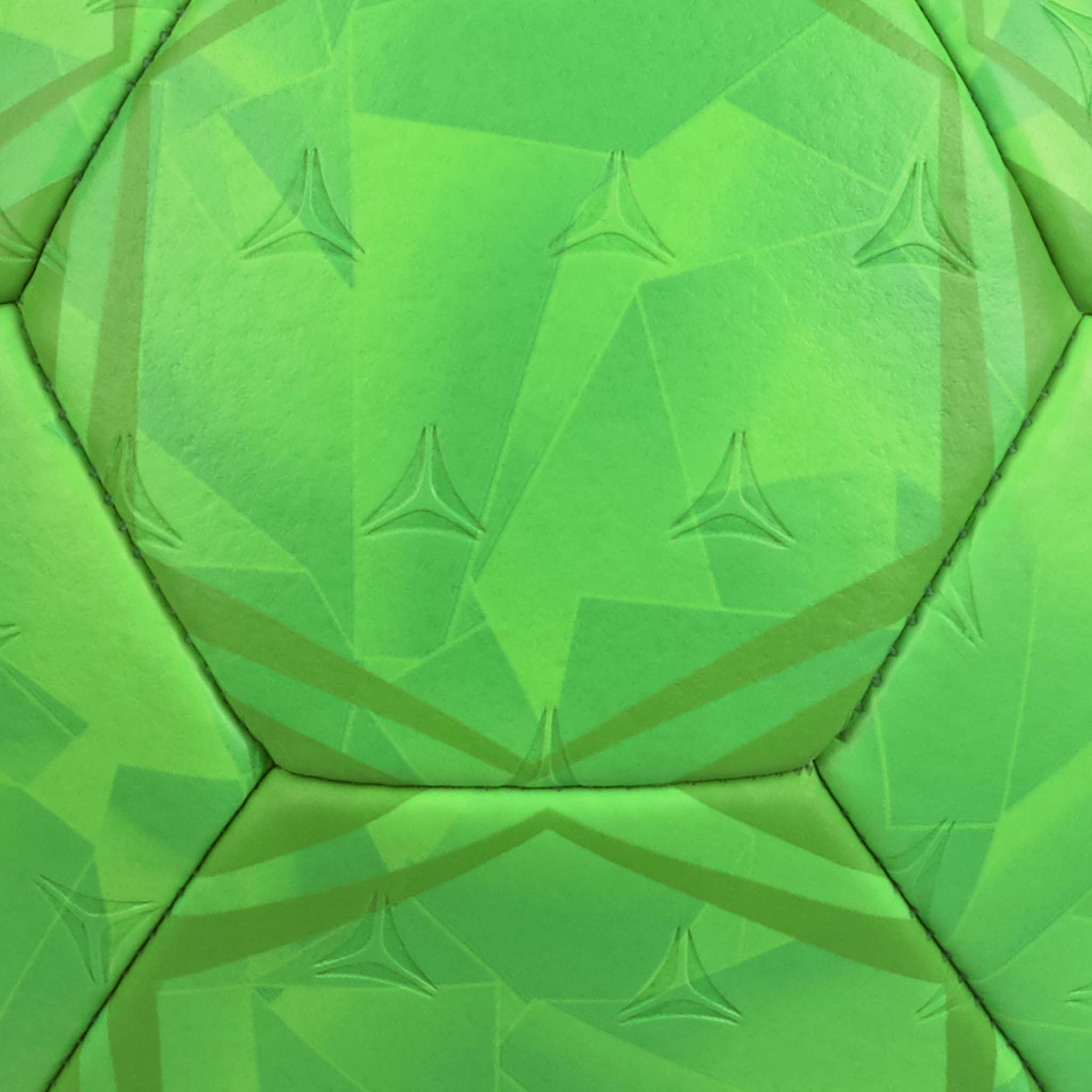 Nærbilde av grønn Mundo v26 håndball med teksturerte paneler og stjernemønster
