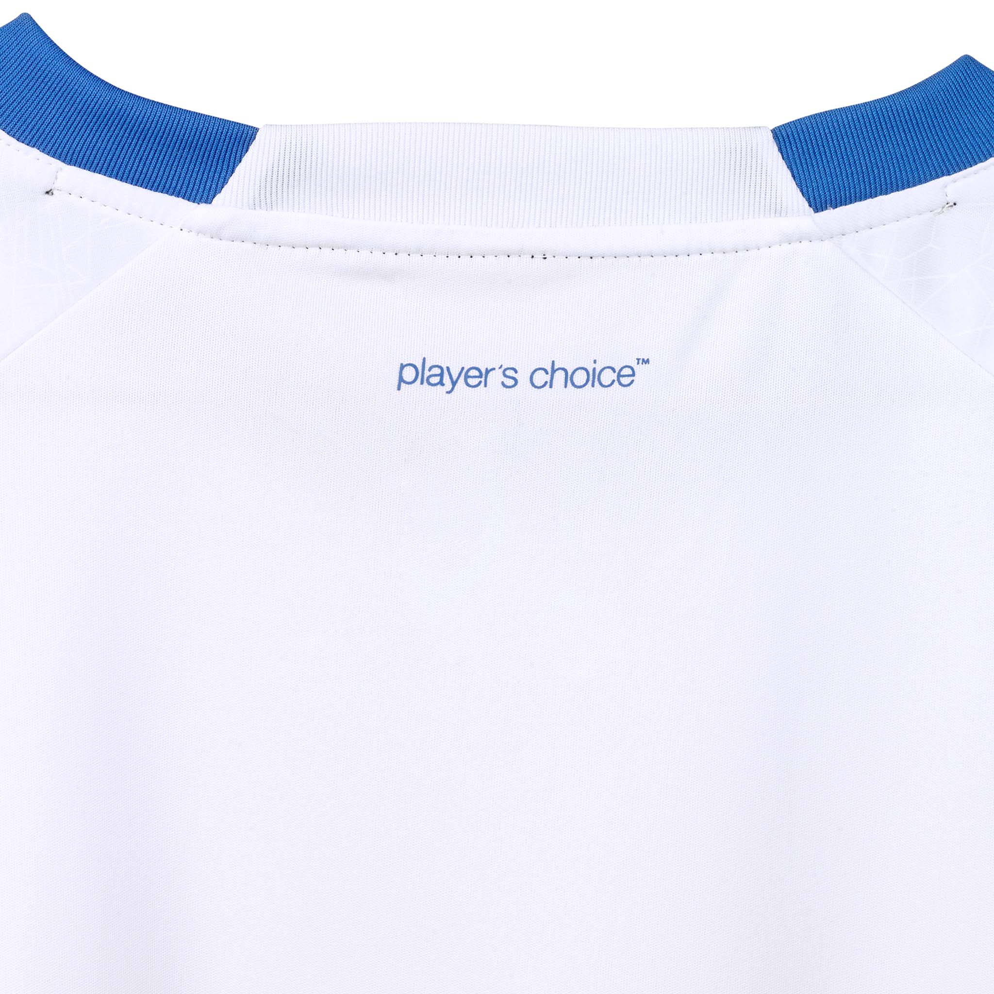 Nærbilde av hvit Player shirt S/S Spain woman v25 fotball Match & Training wear med blå krage, "player's choice"-tekst